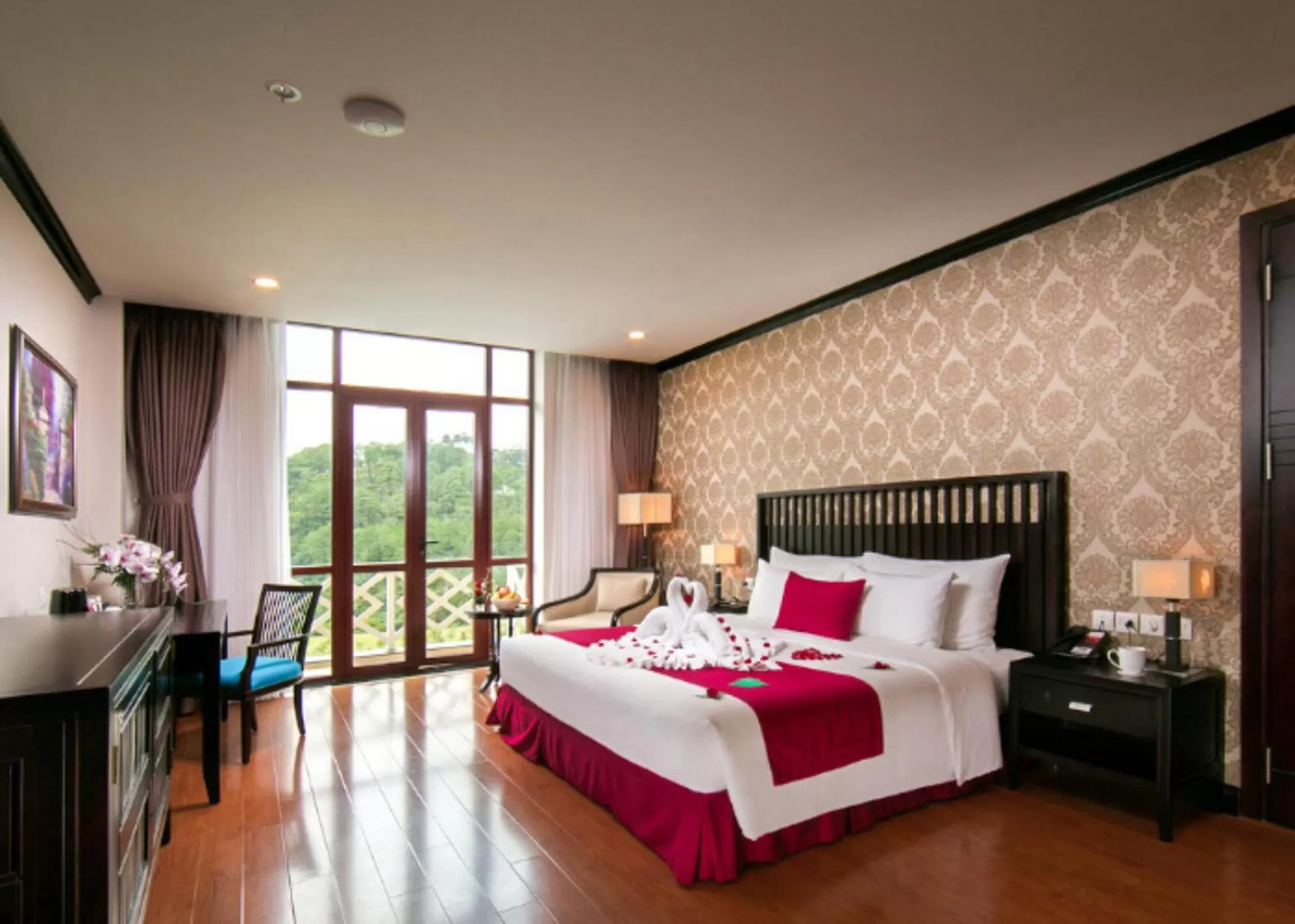 Photo of the whole room, Bed in Swiss-Belresort Tuyen Lam