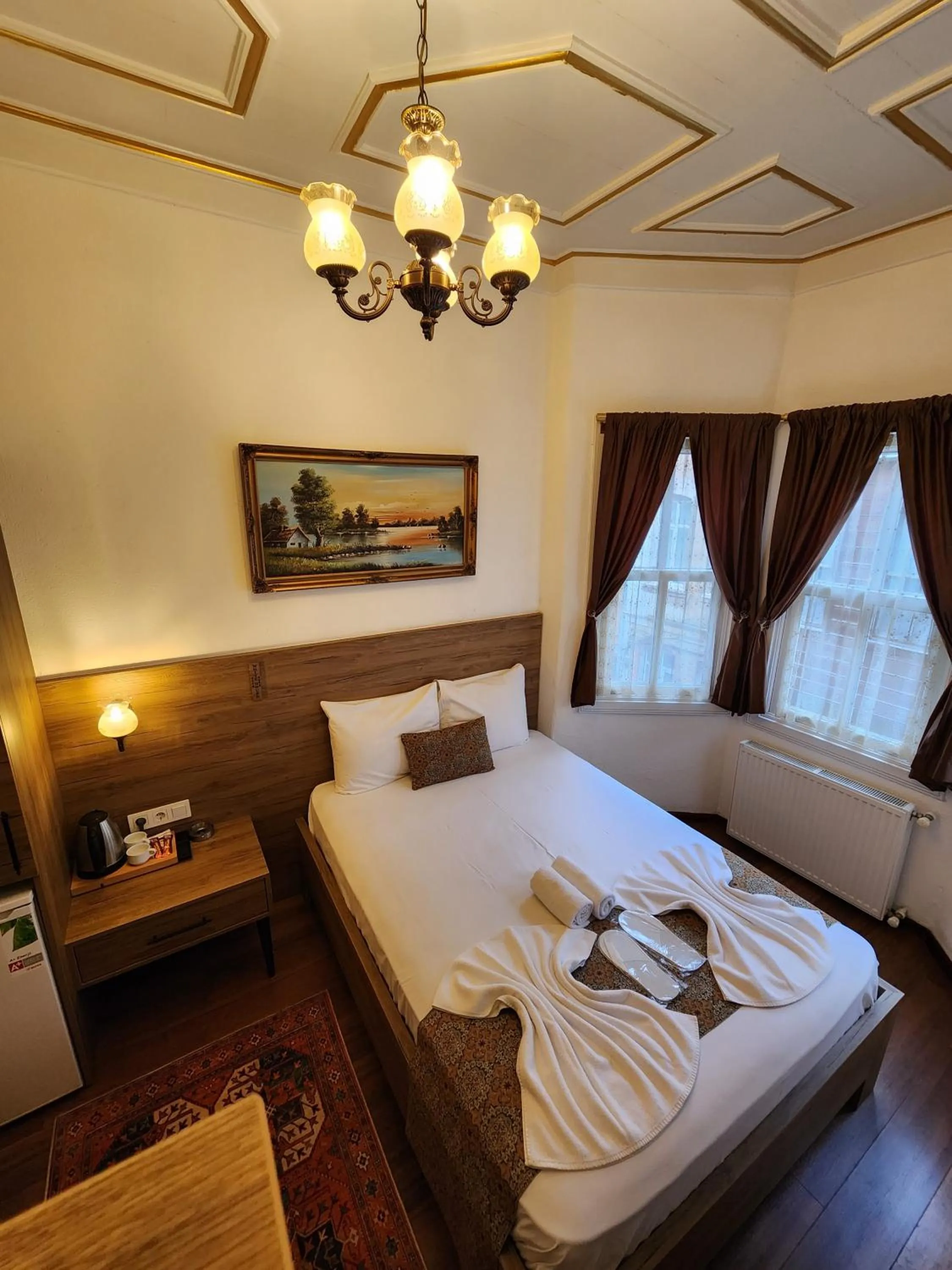 Photo of the whole room, Bed in Kadıköy White House