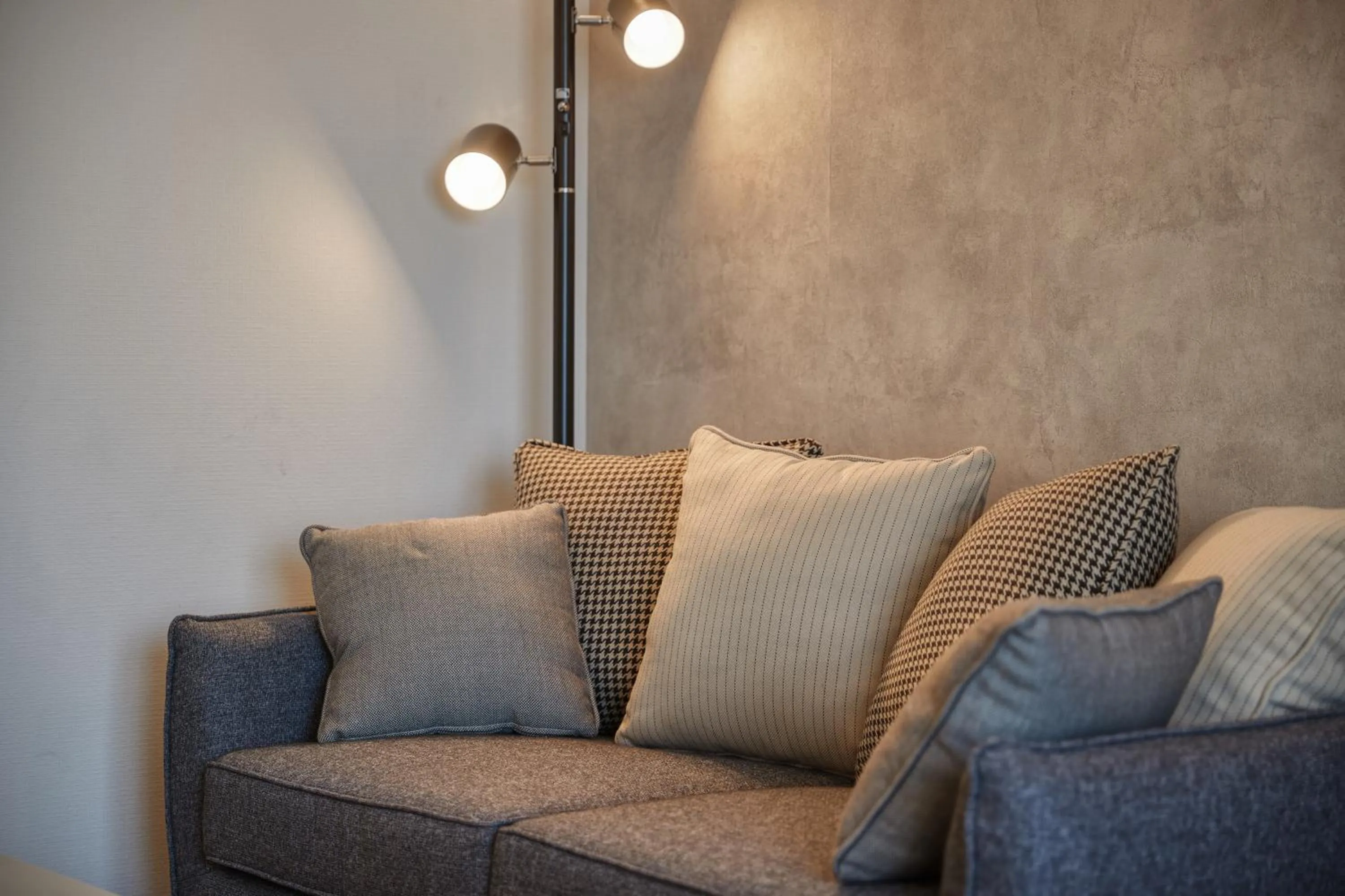 Photo of the whole room in New Normal Hotel in NAMINOUE ニューノーマルホテルイン波の上