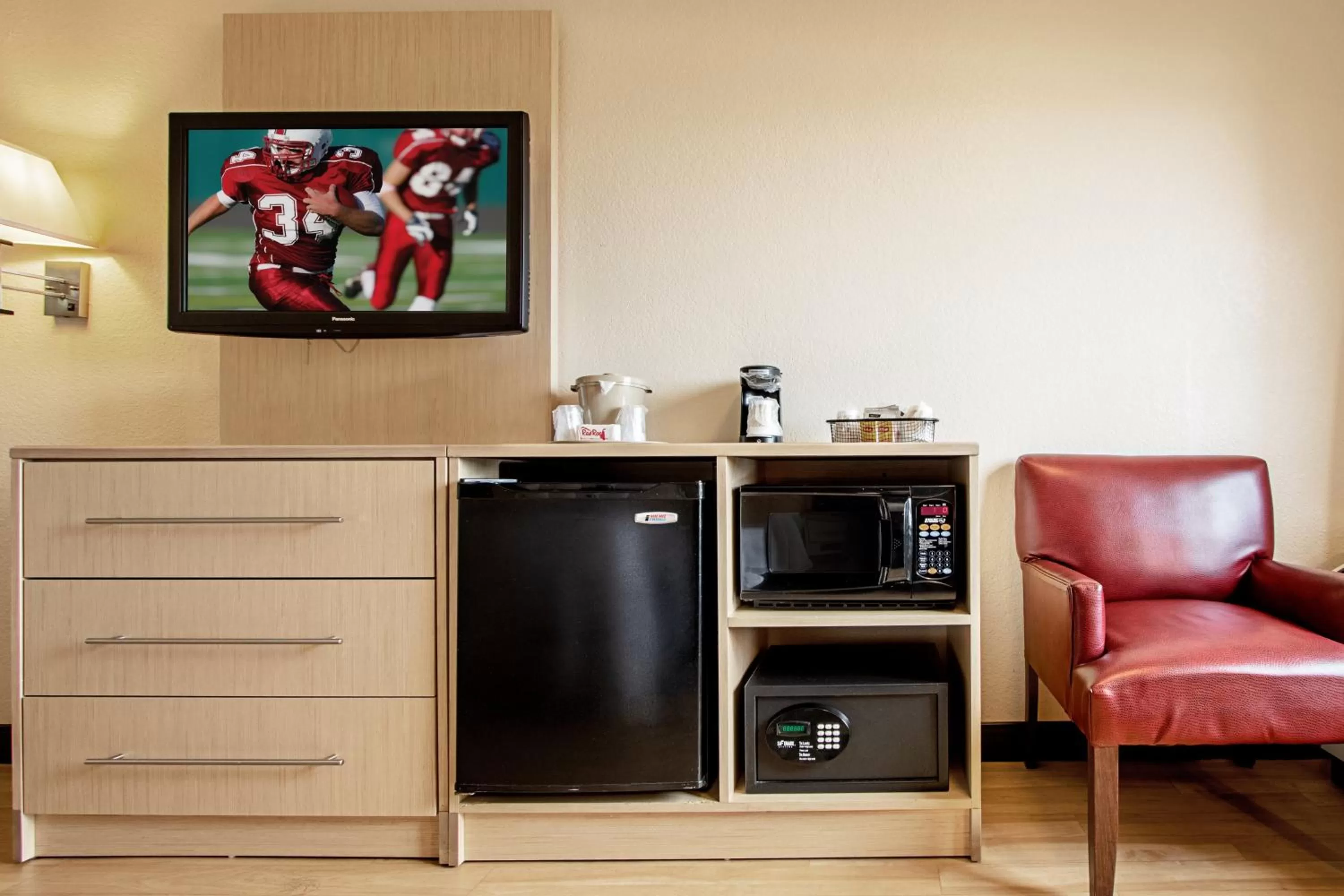 Bedroom in Red Roof Inn PLUS+ West Palm Beach