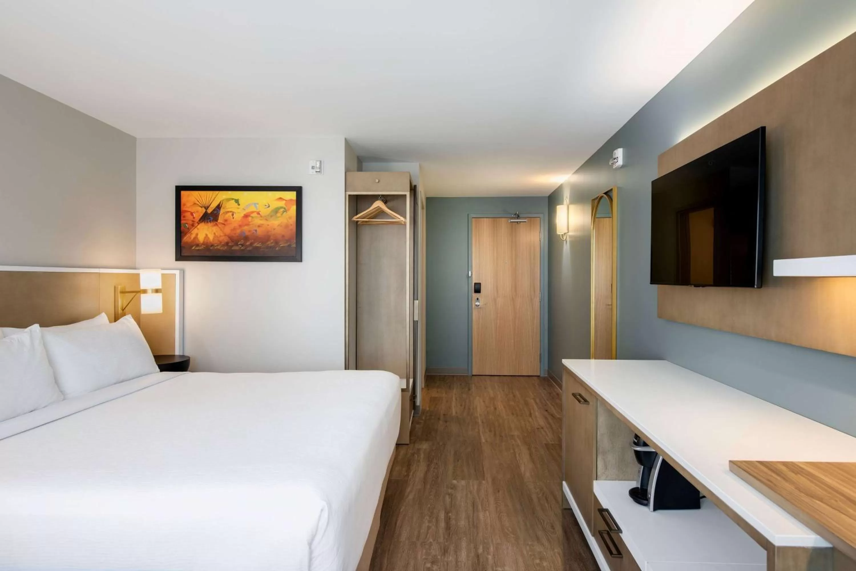 1 King Bed, Hearing Accessible Room, Non-Smoking in Wyndham Garden Winnipeg Airport
