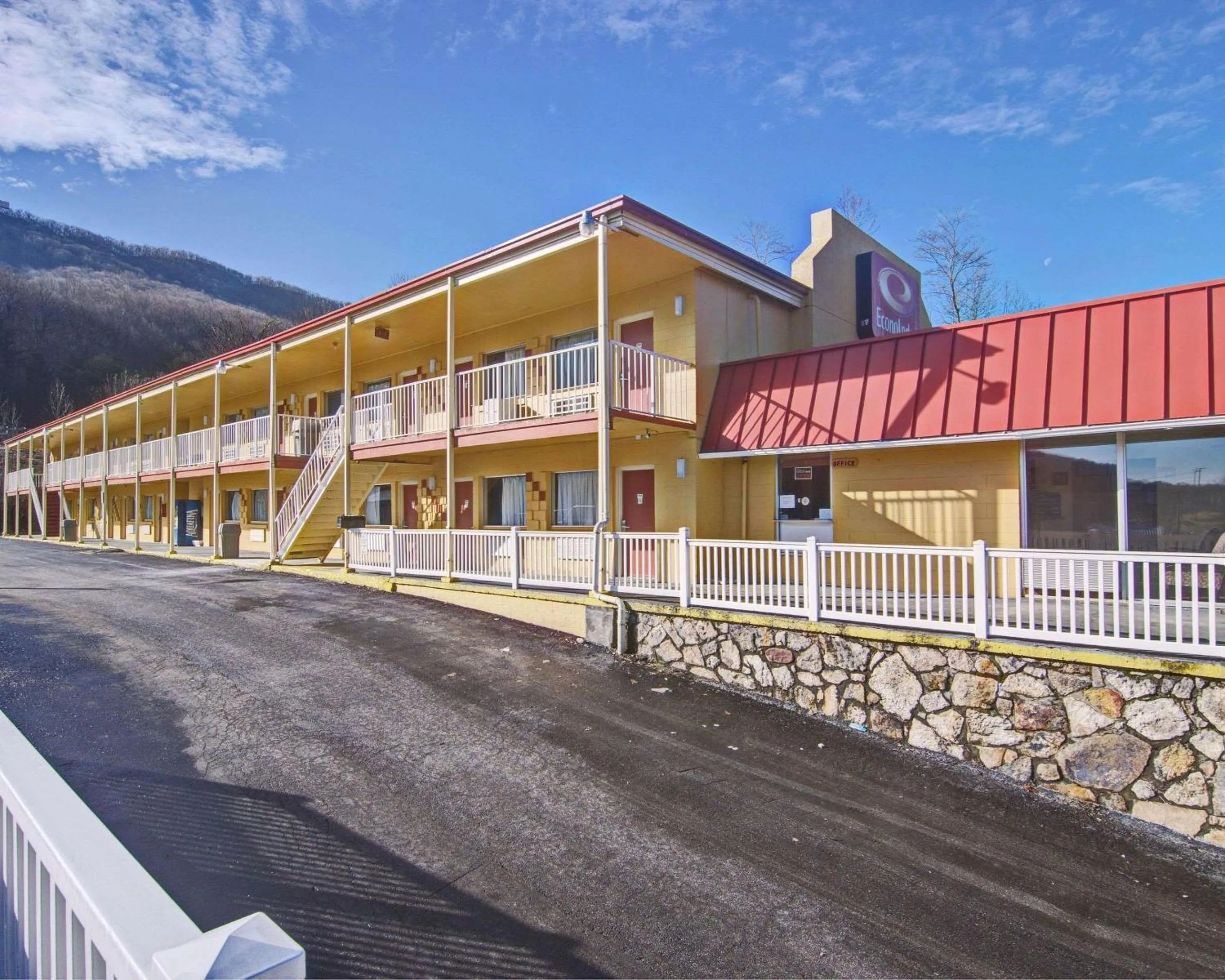 Property building in Econo Lodge Near Bluefield College