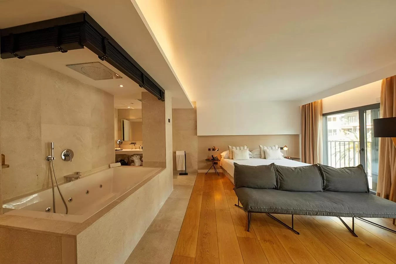 Hot Tub, Bed in Nakar Hotel