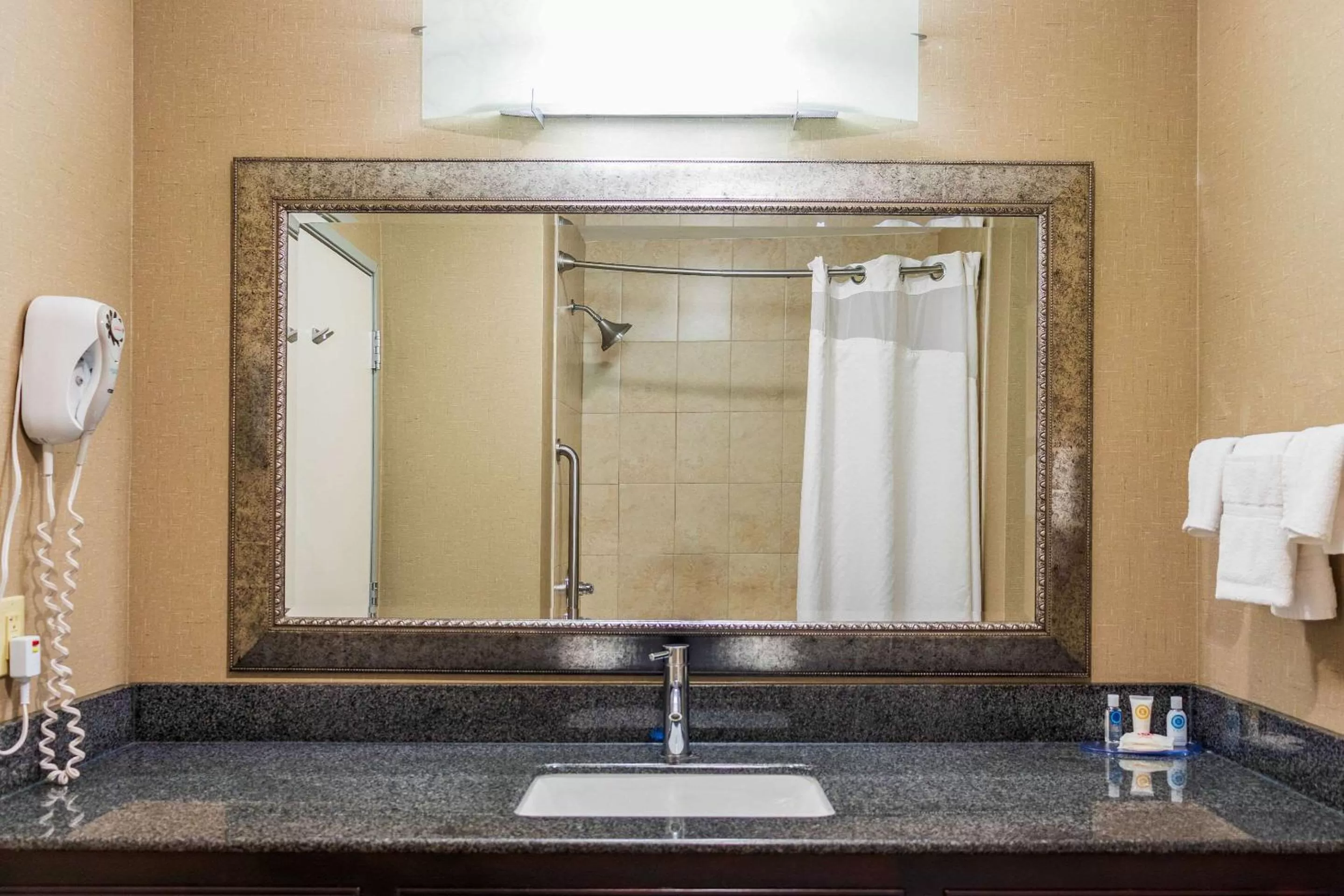 Bathroom in Comfort Inn & Suites Plainville-Foxboro