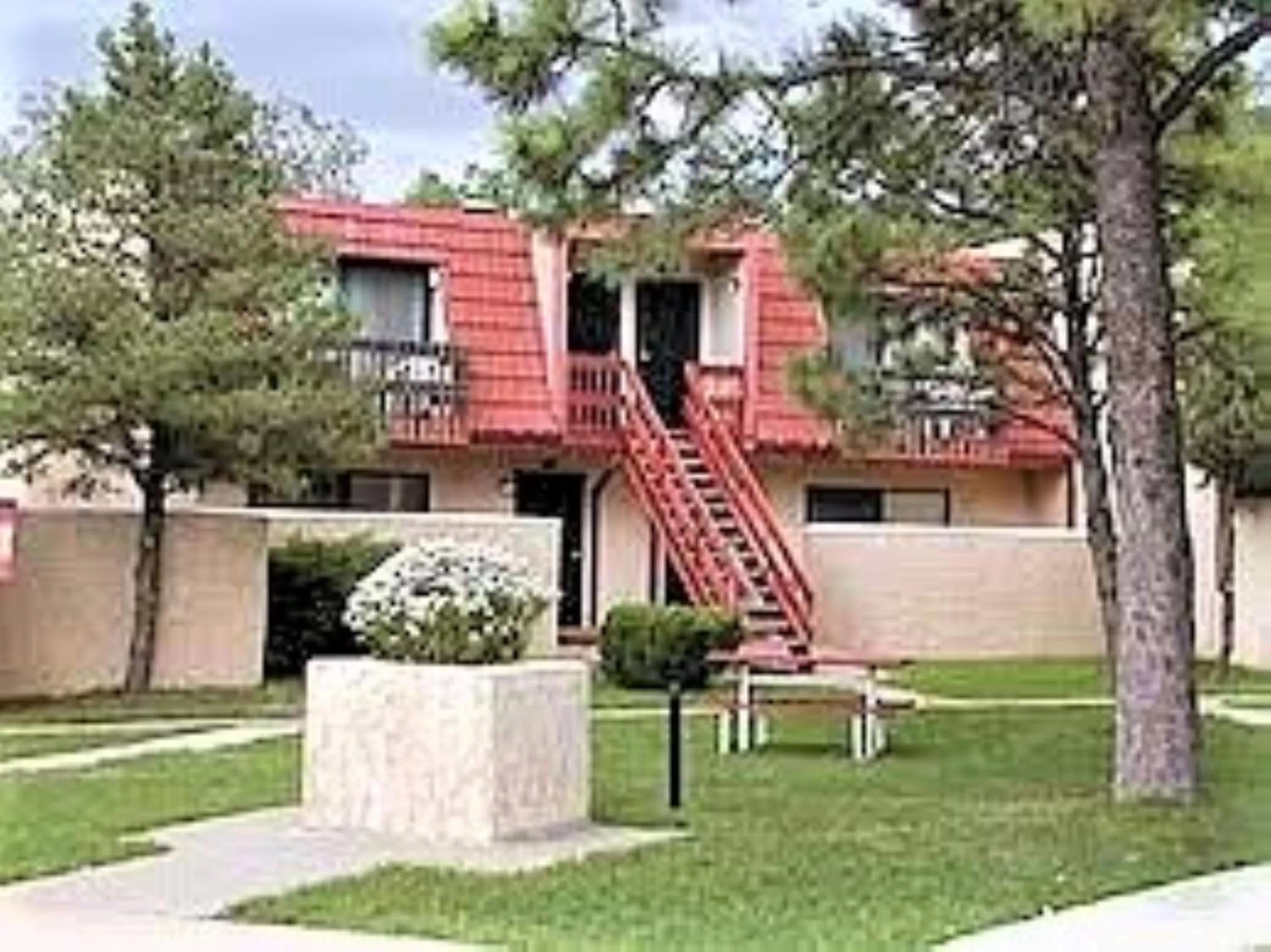 Facade/entrance in Pinecliff Village Resort