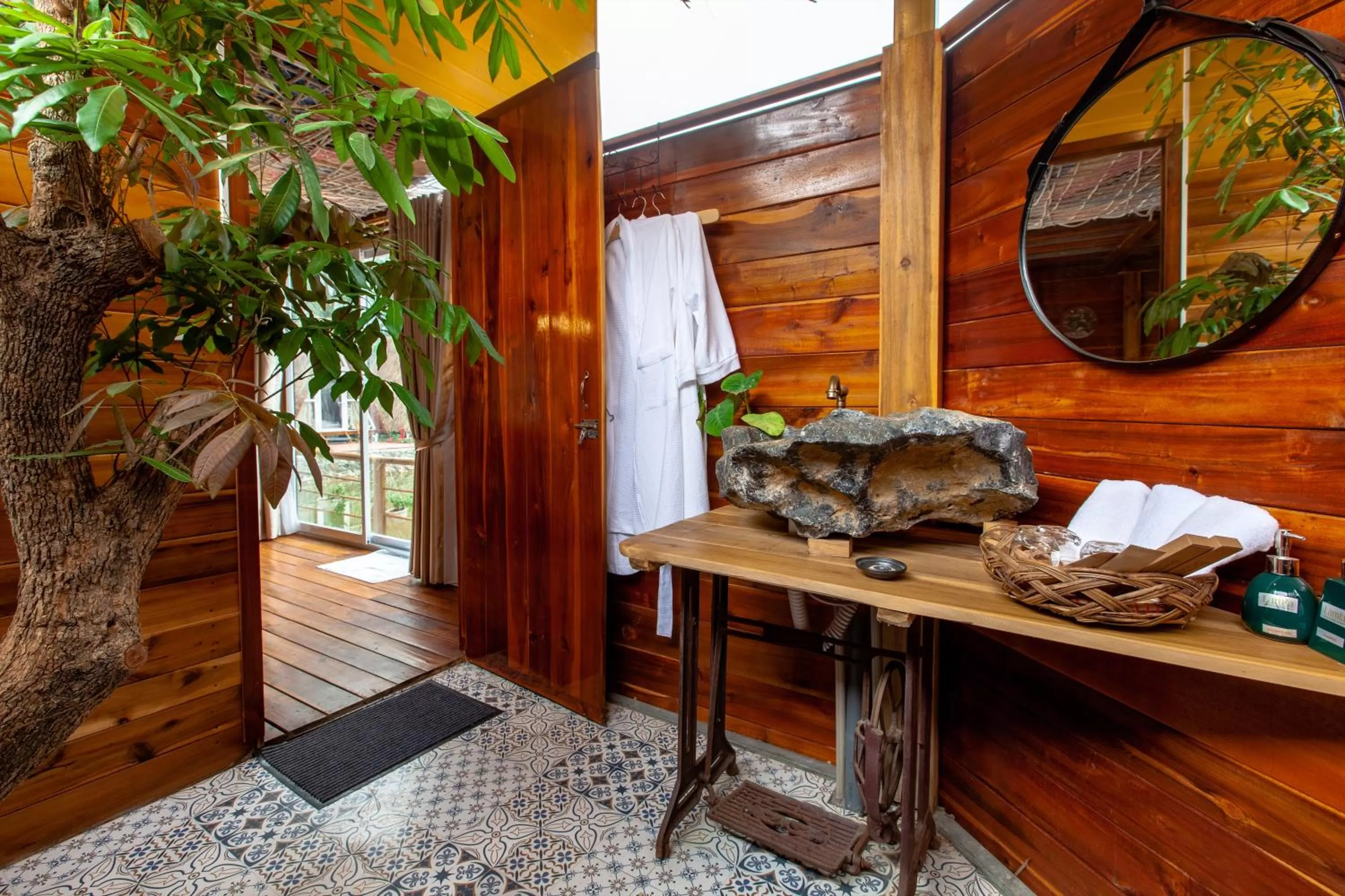 Shower in Trang An Lamia Bungalow