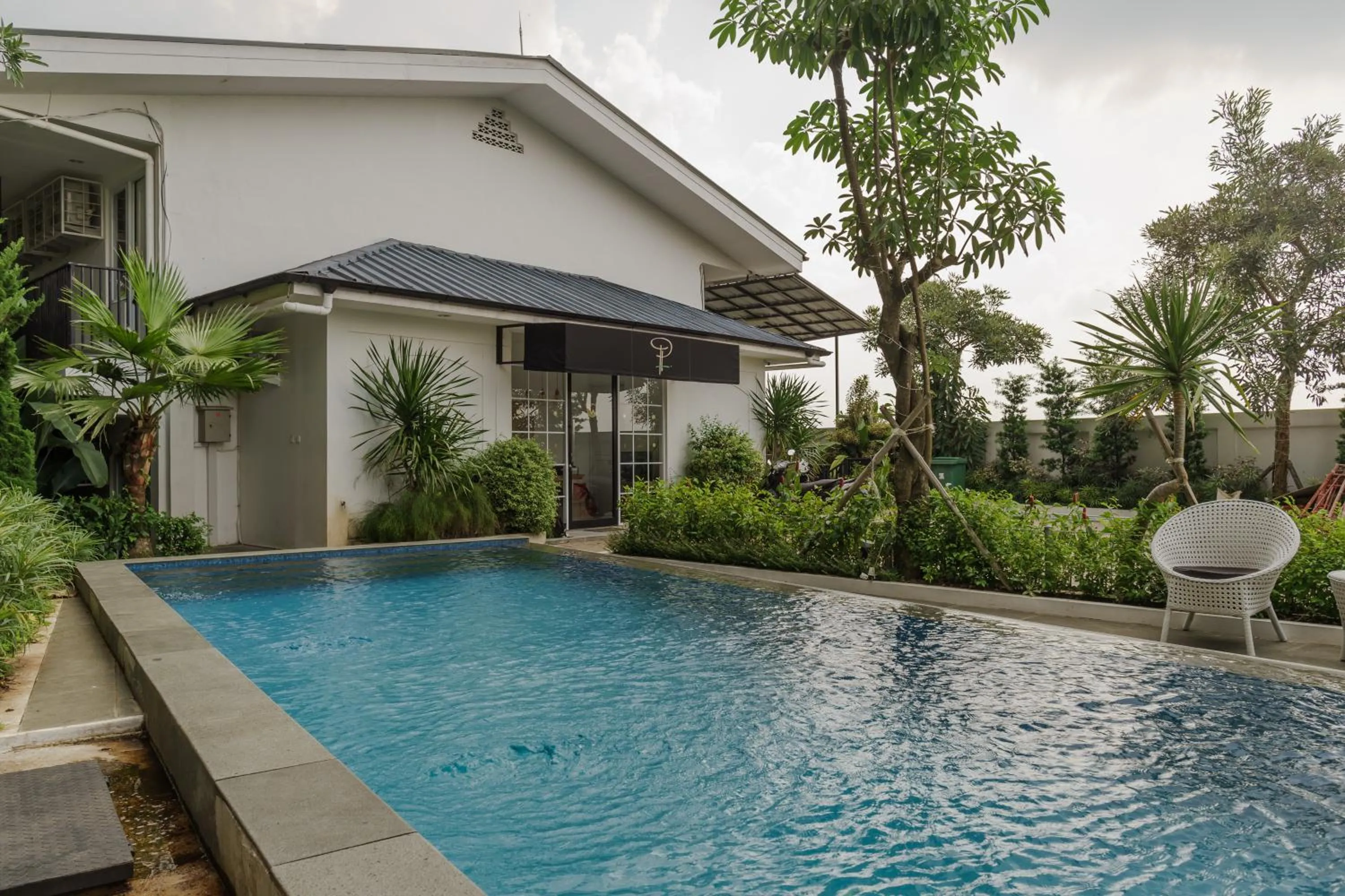 Swimming pool in RedDoorz Plus near Exit Toll Puncak 2