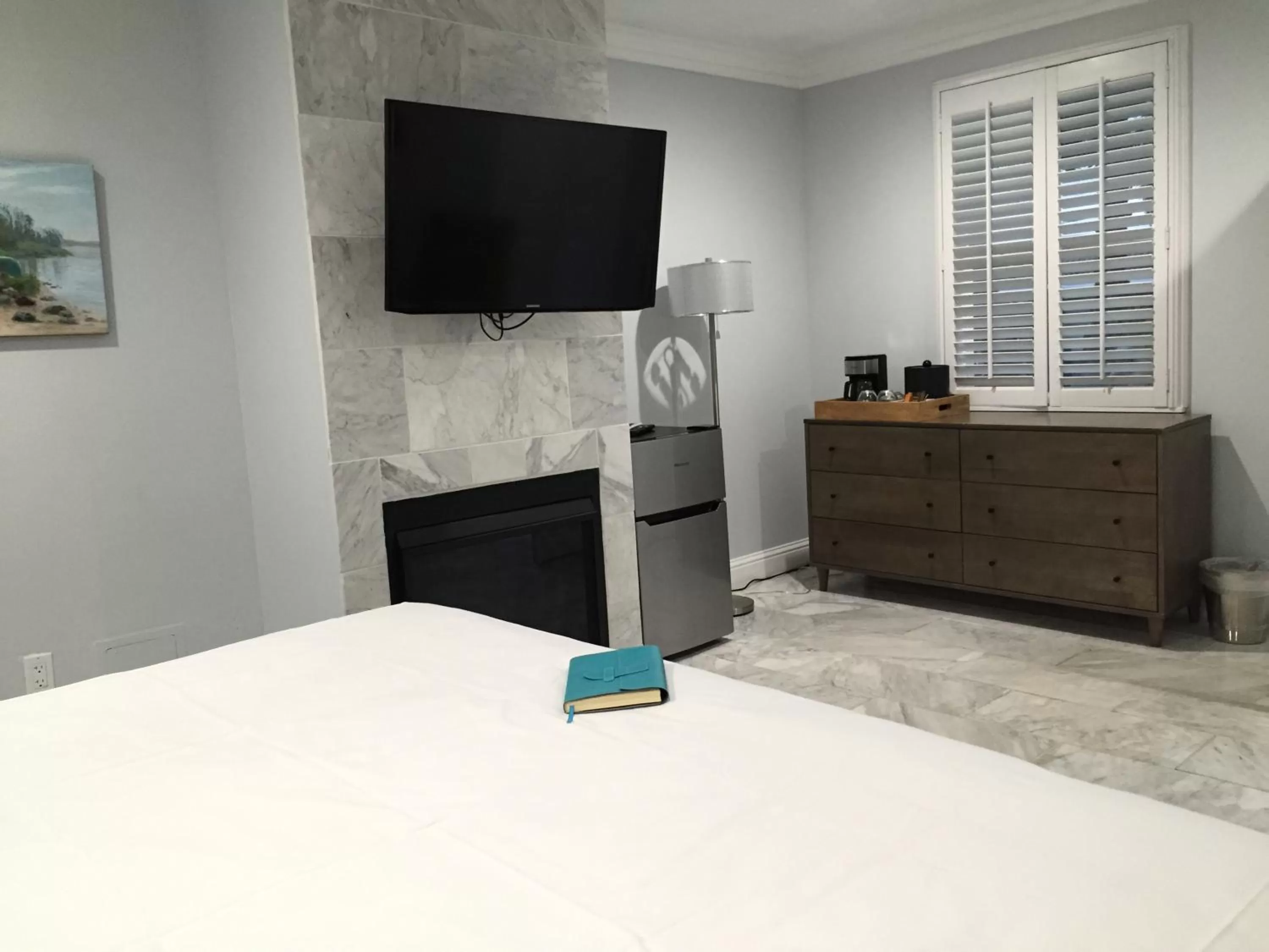 Bedroom, Bed in Beach Bungalow Inn and Suites