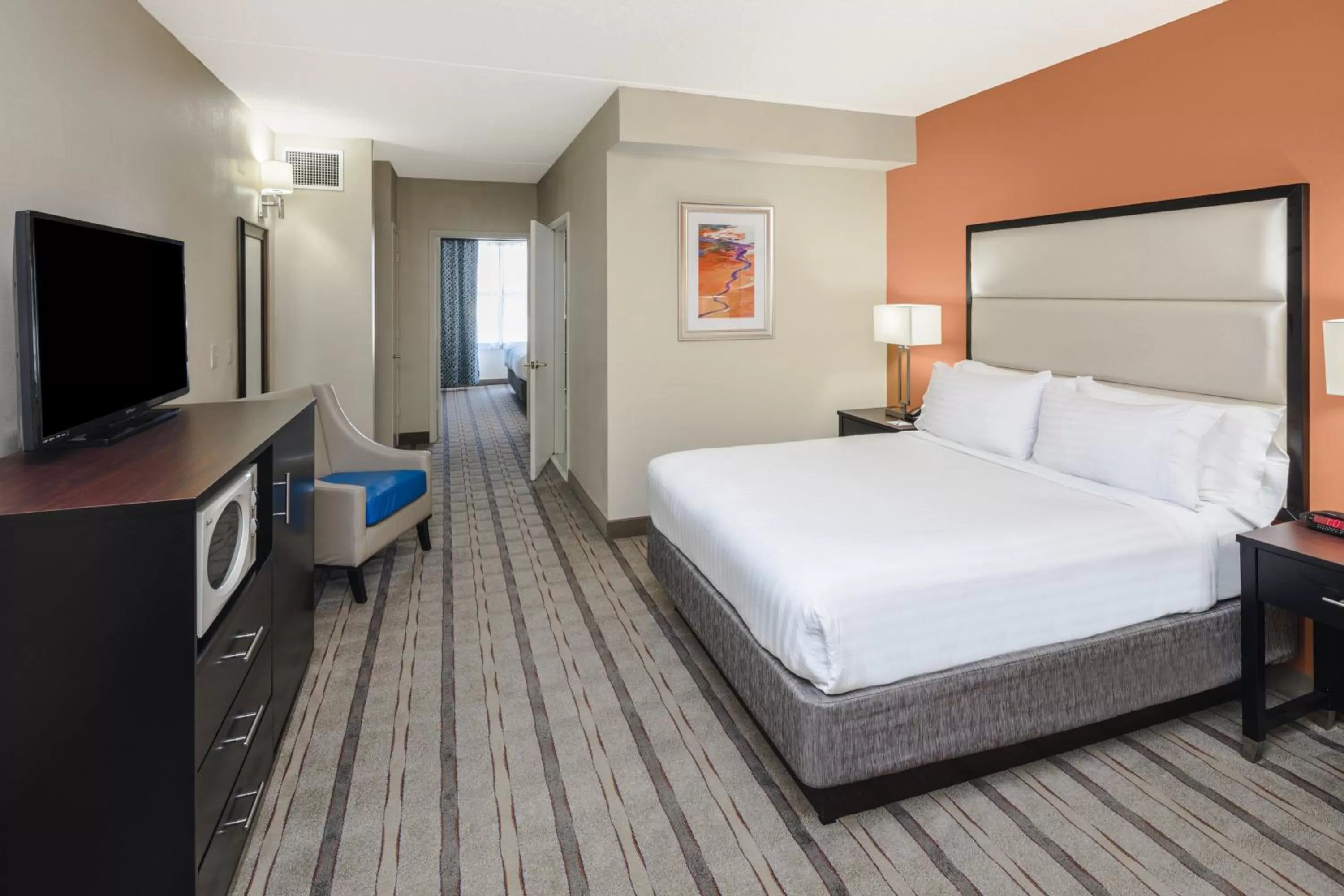 Photo of the whole room, Bed in Holiday Inn Express & Suites Atlanta NE- Duluth by IHG