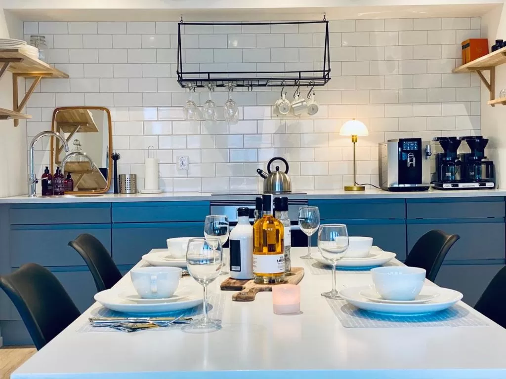 Dining area in Easy Livin' Apartment Hotel