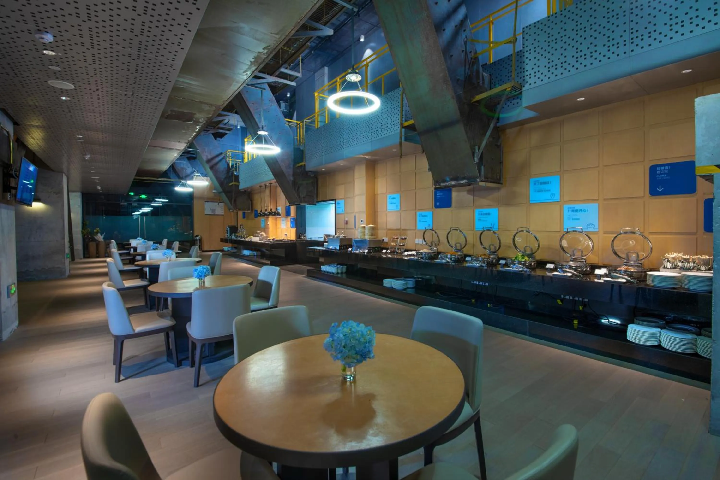 Restaurant/places to eat in Holiday Inn Express Beijing Shijingshan Parkview by IHG