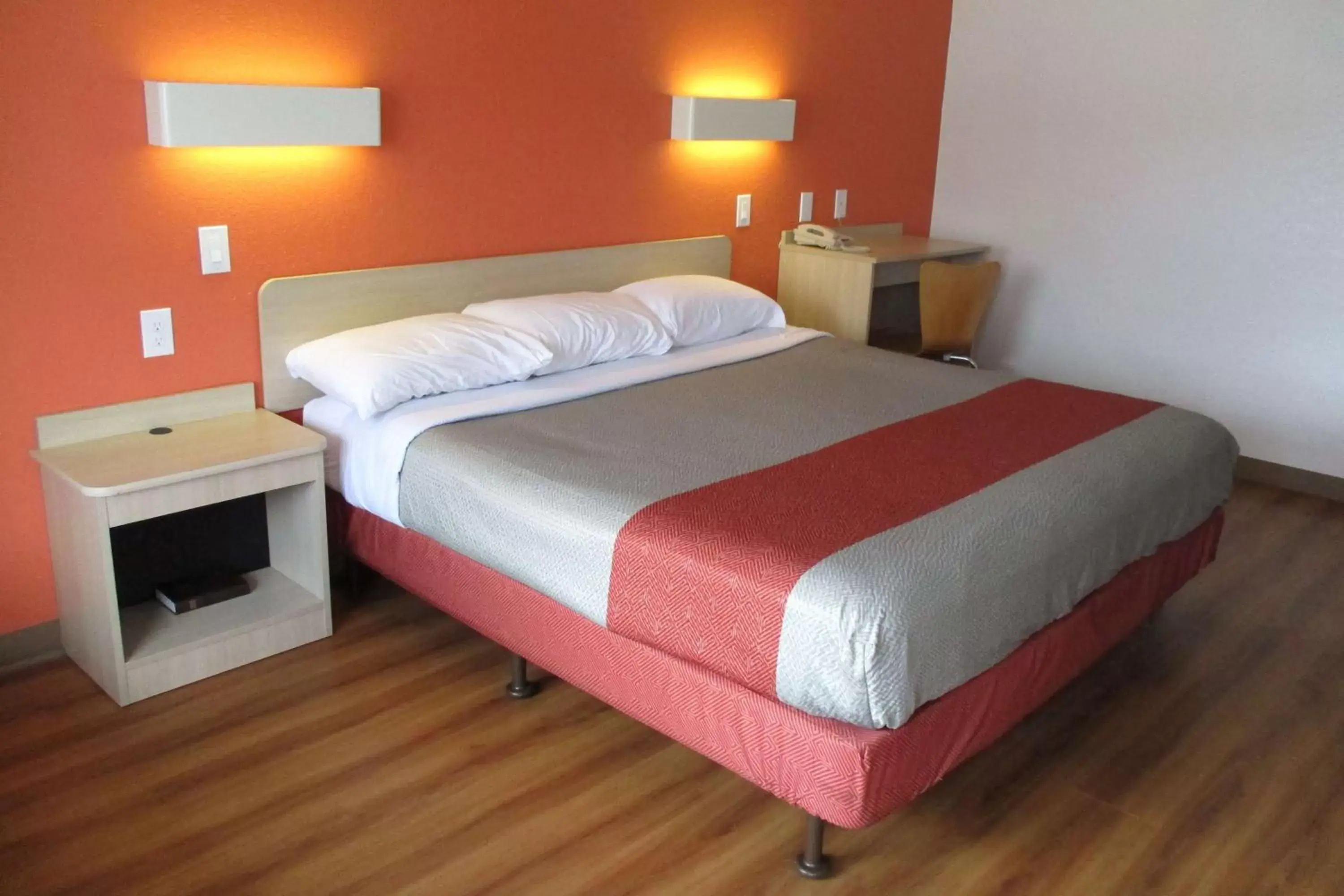 King Room - Mobility Access/Non-Smoking in Travelodge by Wyndham Lansing King Room - Mobility Access/Non-Smoking in Travelodge by Wyndham Lansing