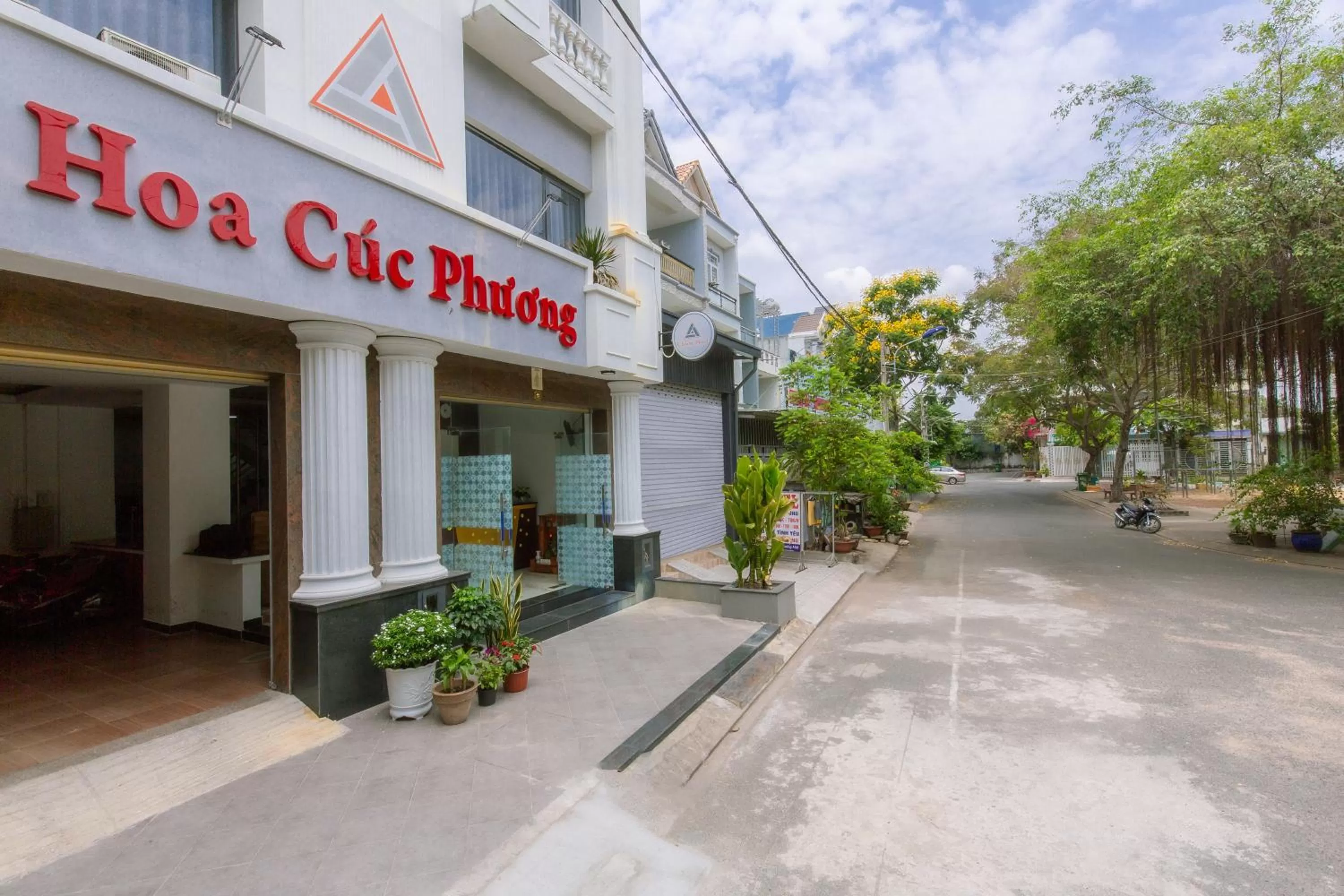 Property building in Hotel Hoa Cúc Phương Dĩ An - Bình Dương