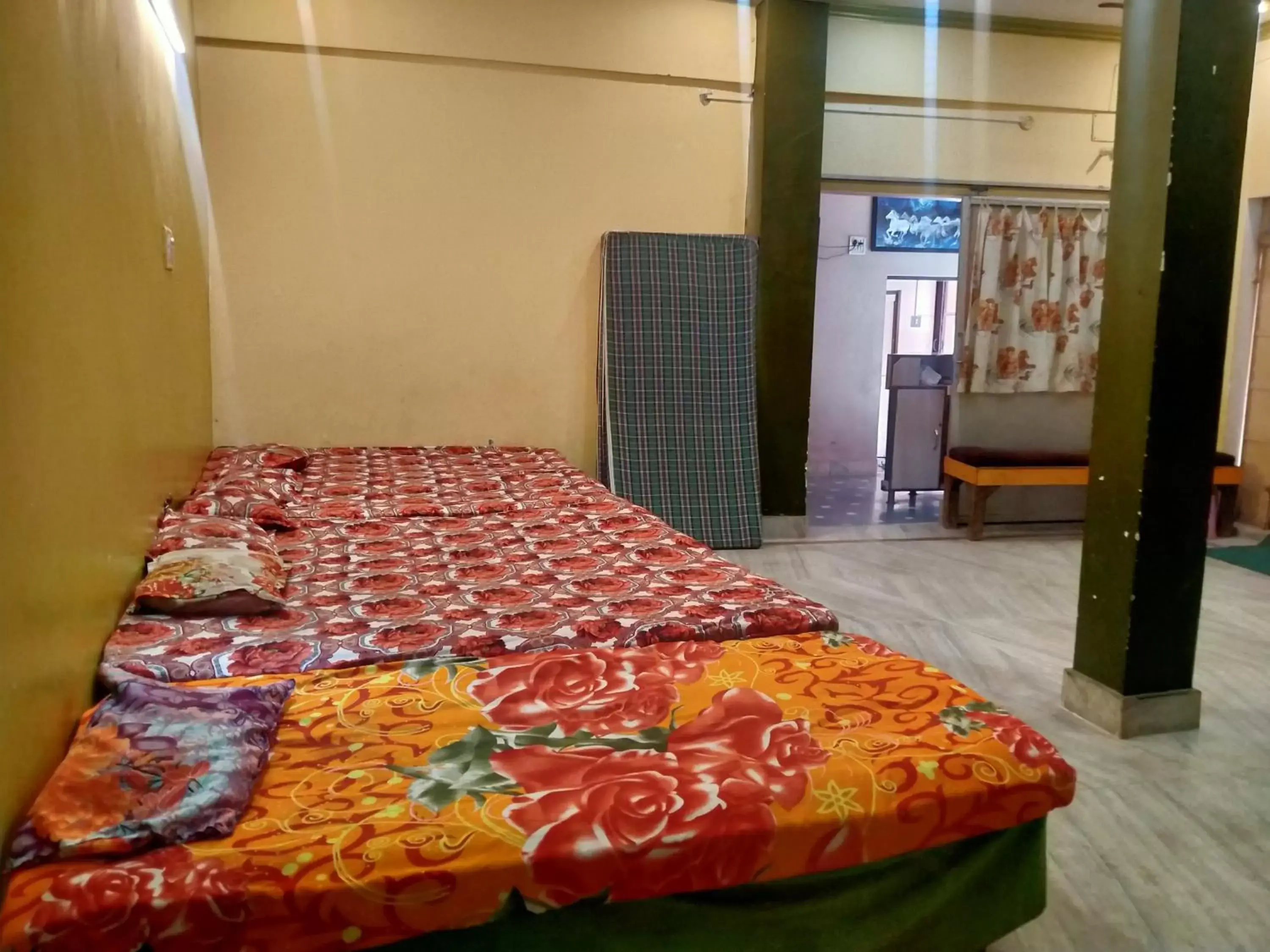 Mixed Dormitory Room in Hotel Aakash Ganga Mixed Dormitory Room in Hotel Aakash Ganga