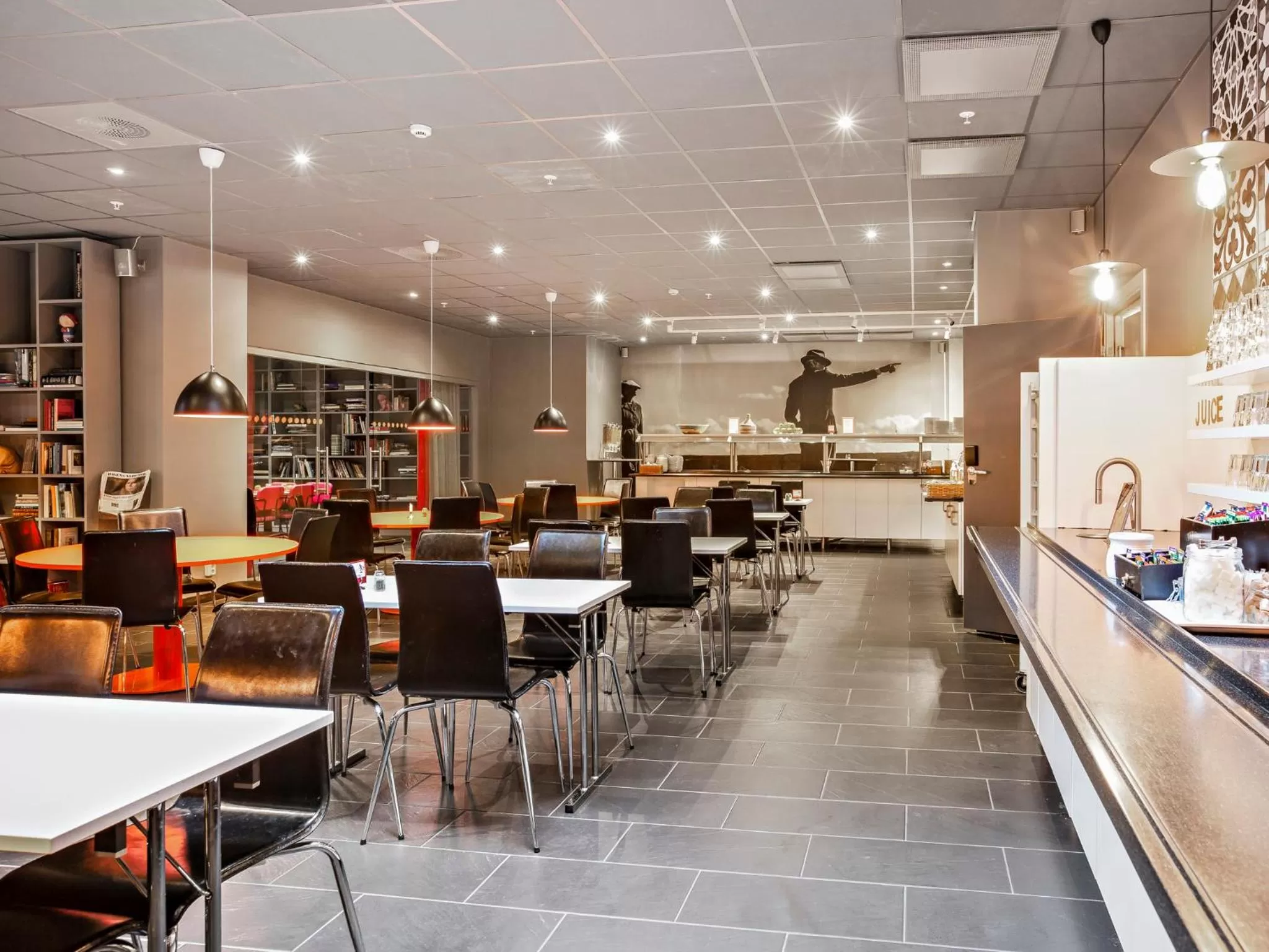 Restaurant/Places to Eat in Connect Hotel City