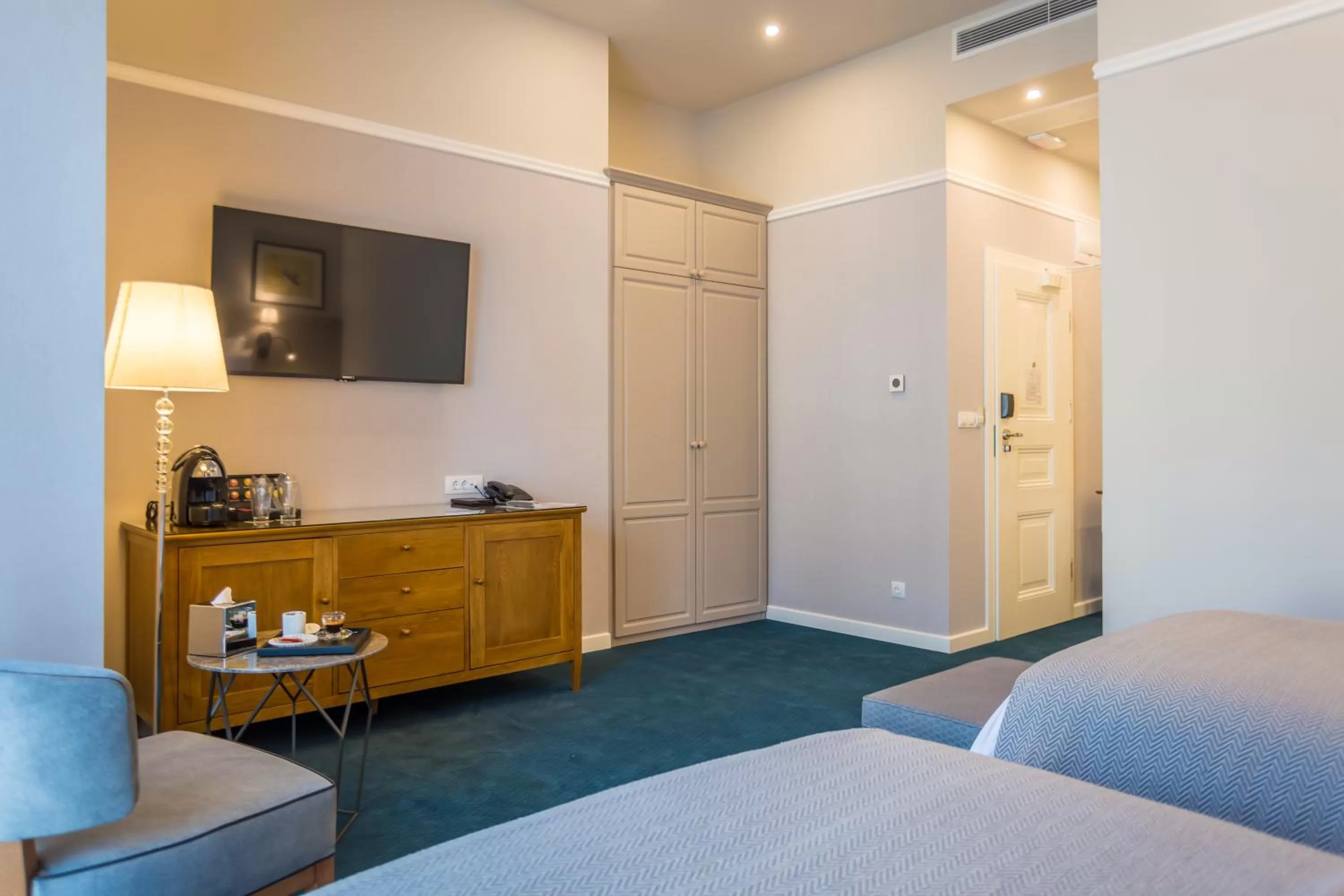 TV and multimedia, Bed in Hotel Residence Promenade