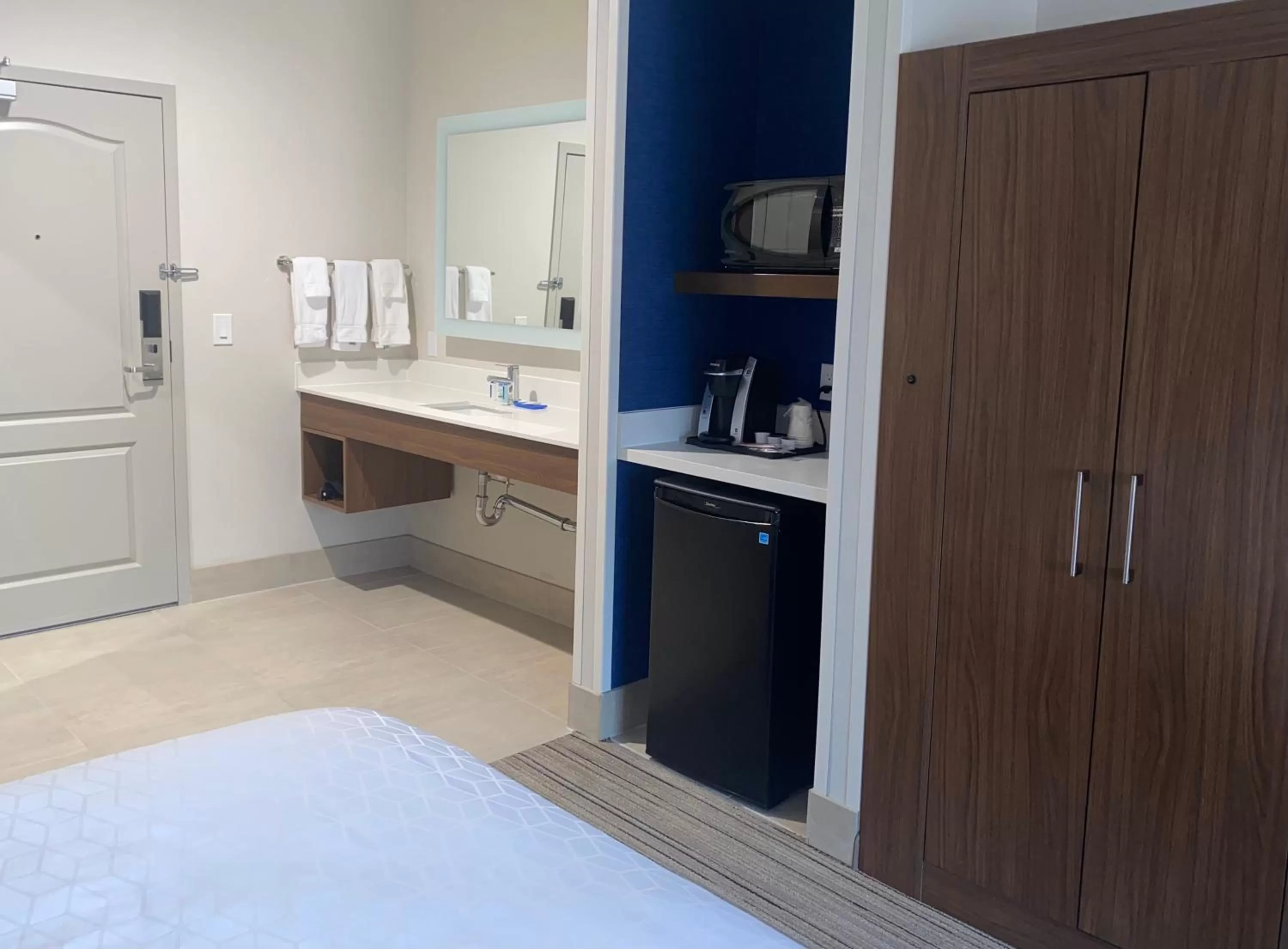 minibar, Kitchen/Kitchenette in Hotel Fairchild