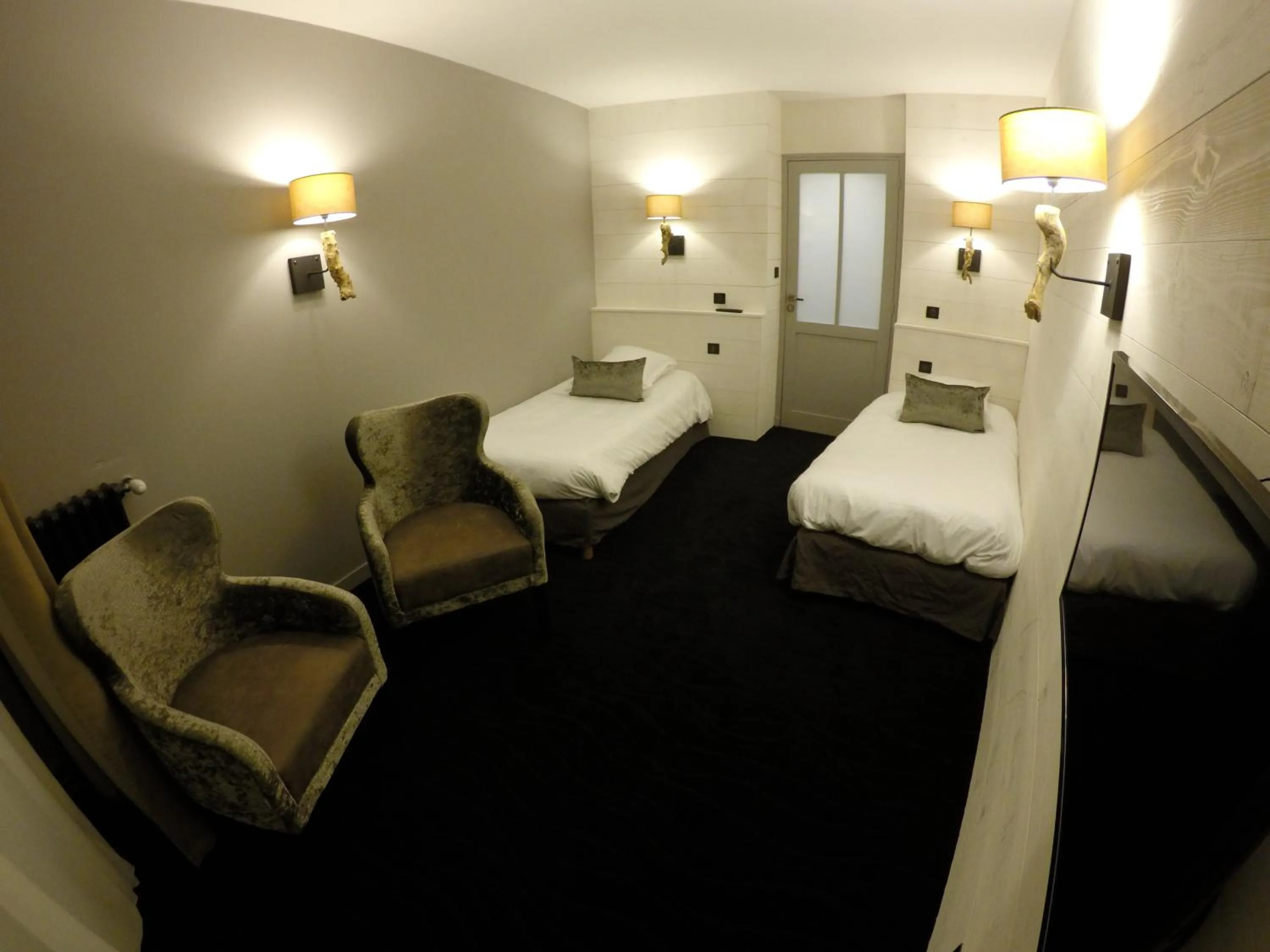 Photo of the whole room in Hôtel Les Brises