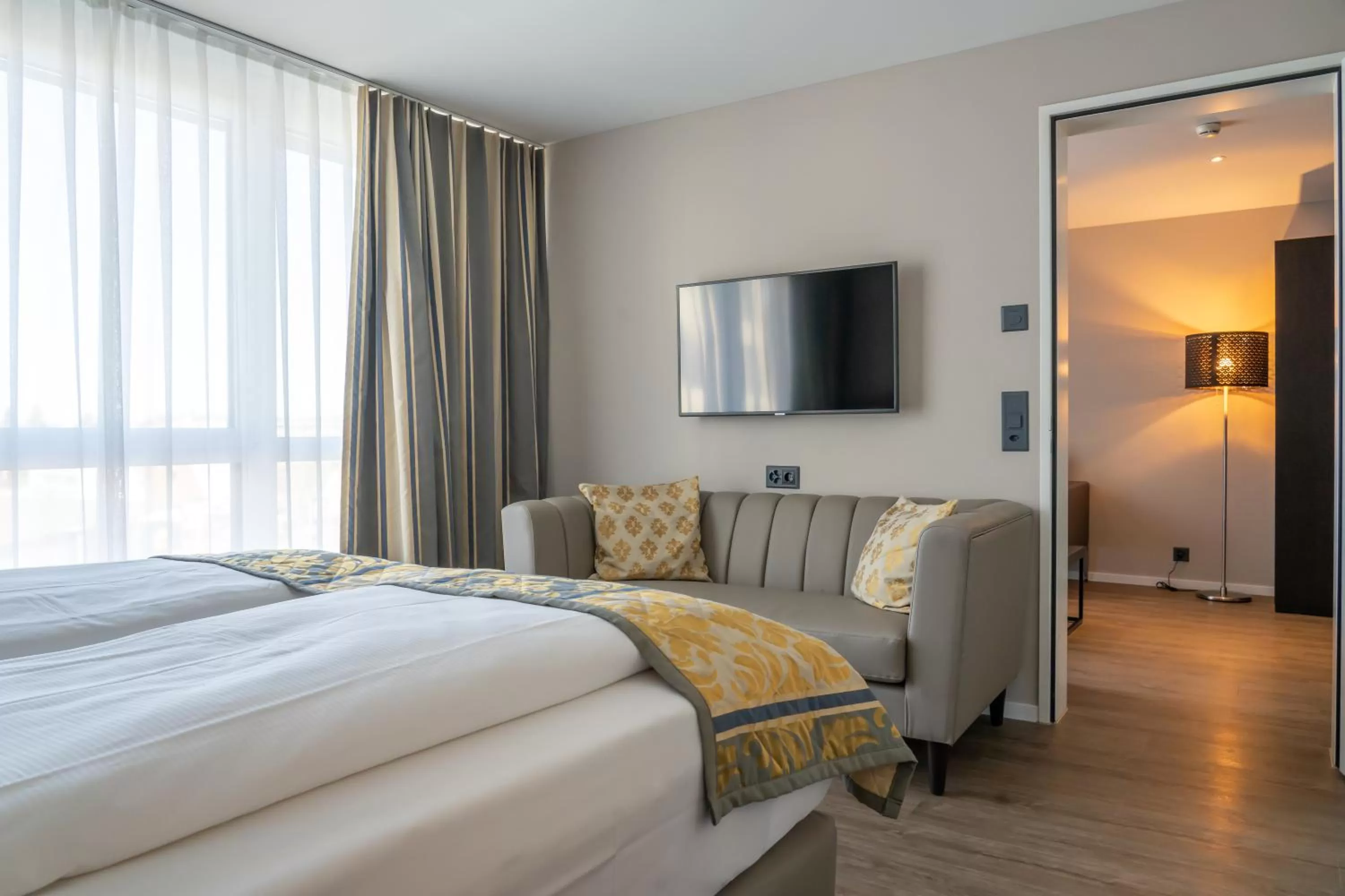 Photo of the whole room, Bed in Hotel Swiss Star