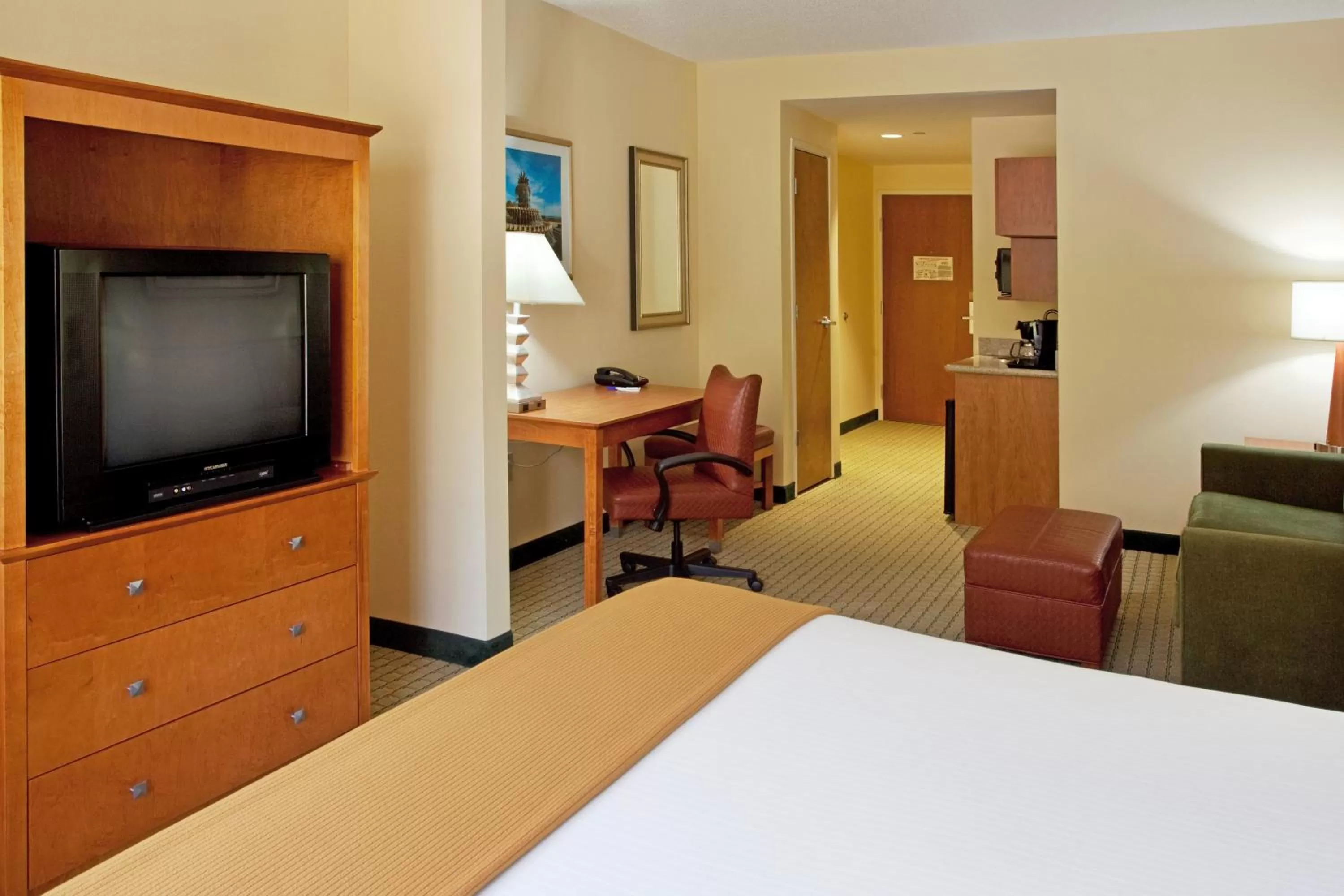 Photo of the whole room, Bed in Holiday Inn Express Hotel & Suites Charleston - North by IHG