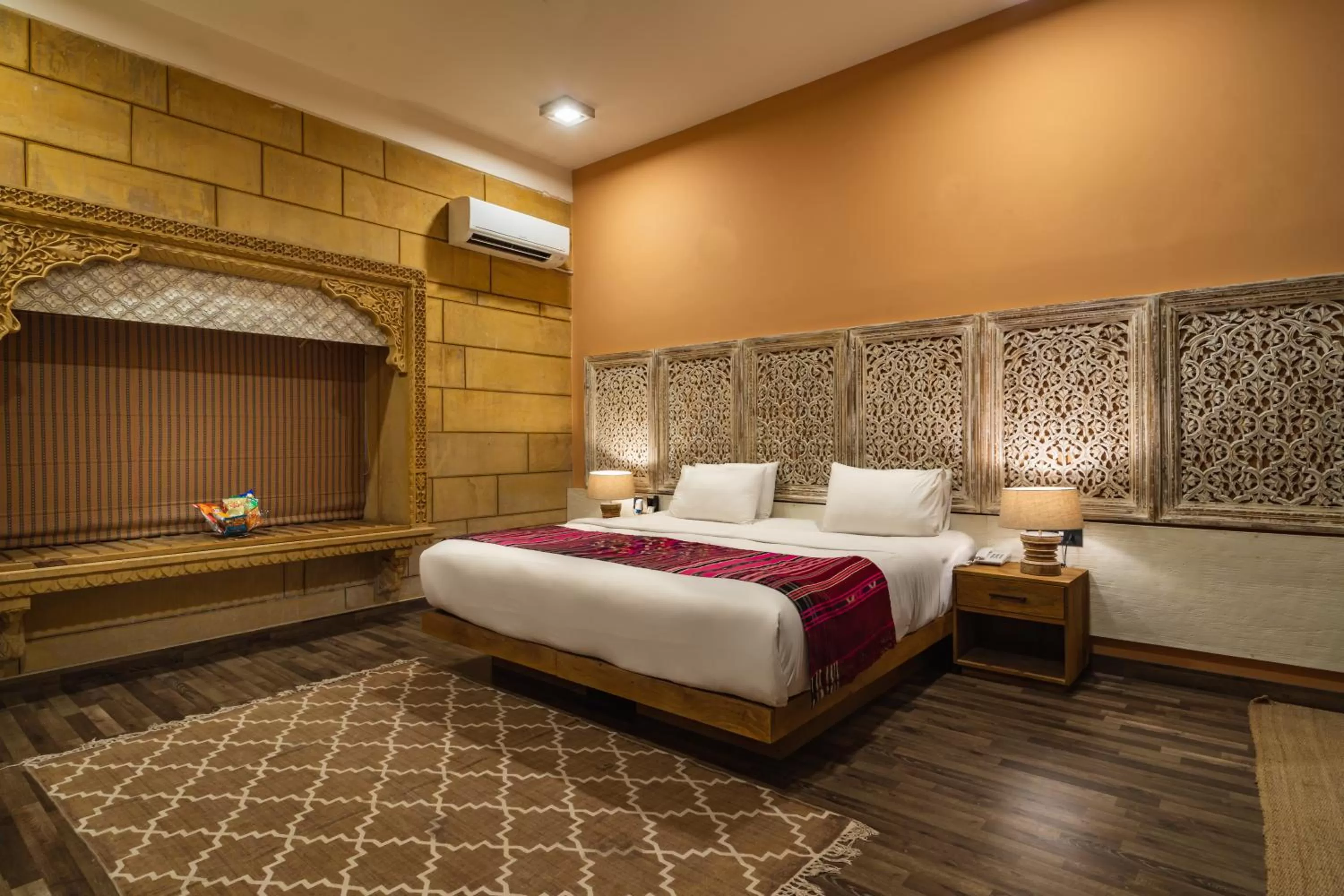 Bedroom, Bed in Hotel Grand Khalifa