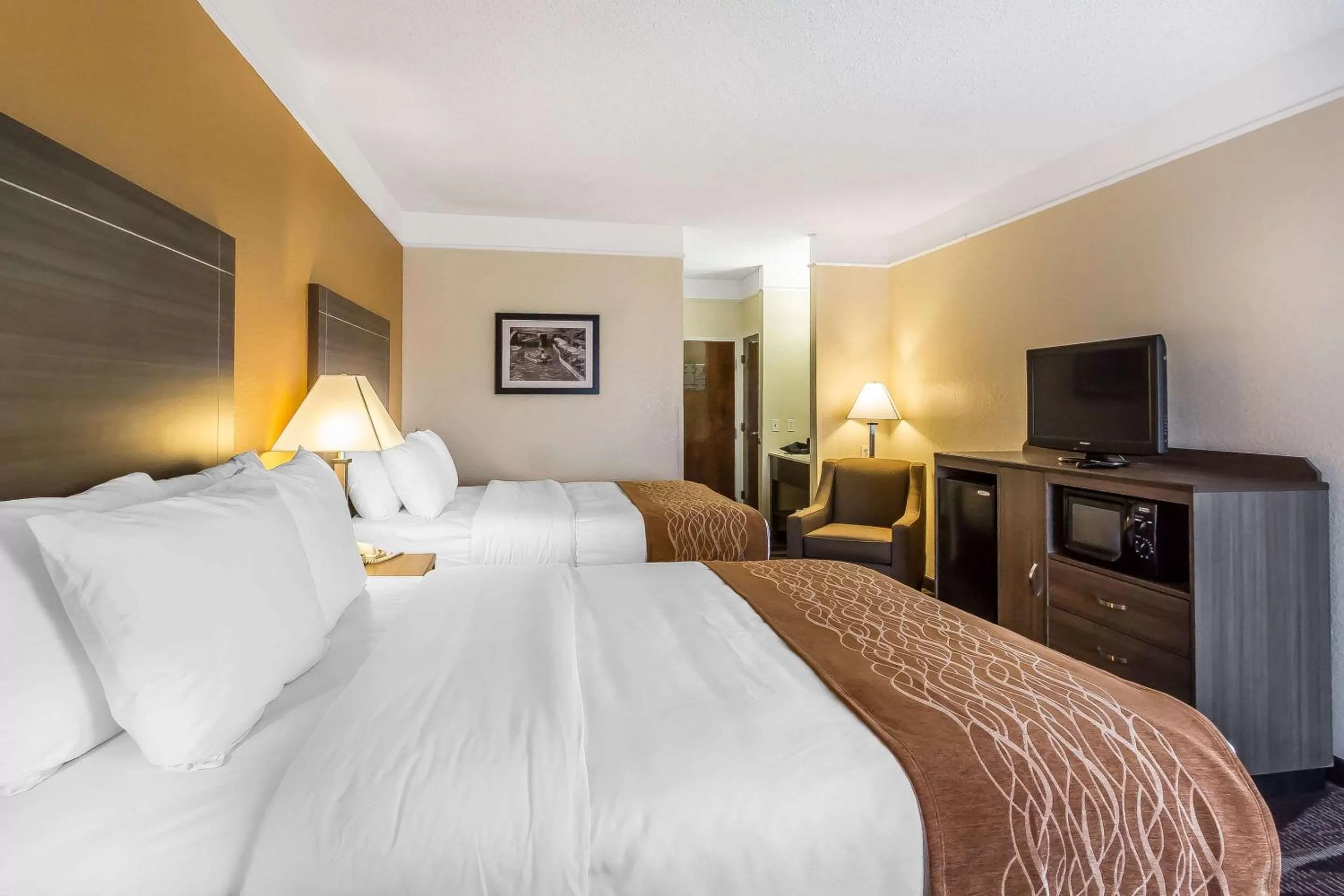 Photo of the whole room, Bed in Comfort Inn near Frost Bank Center