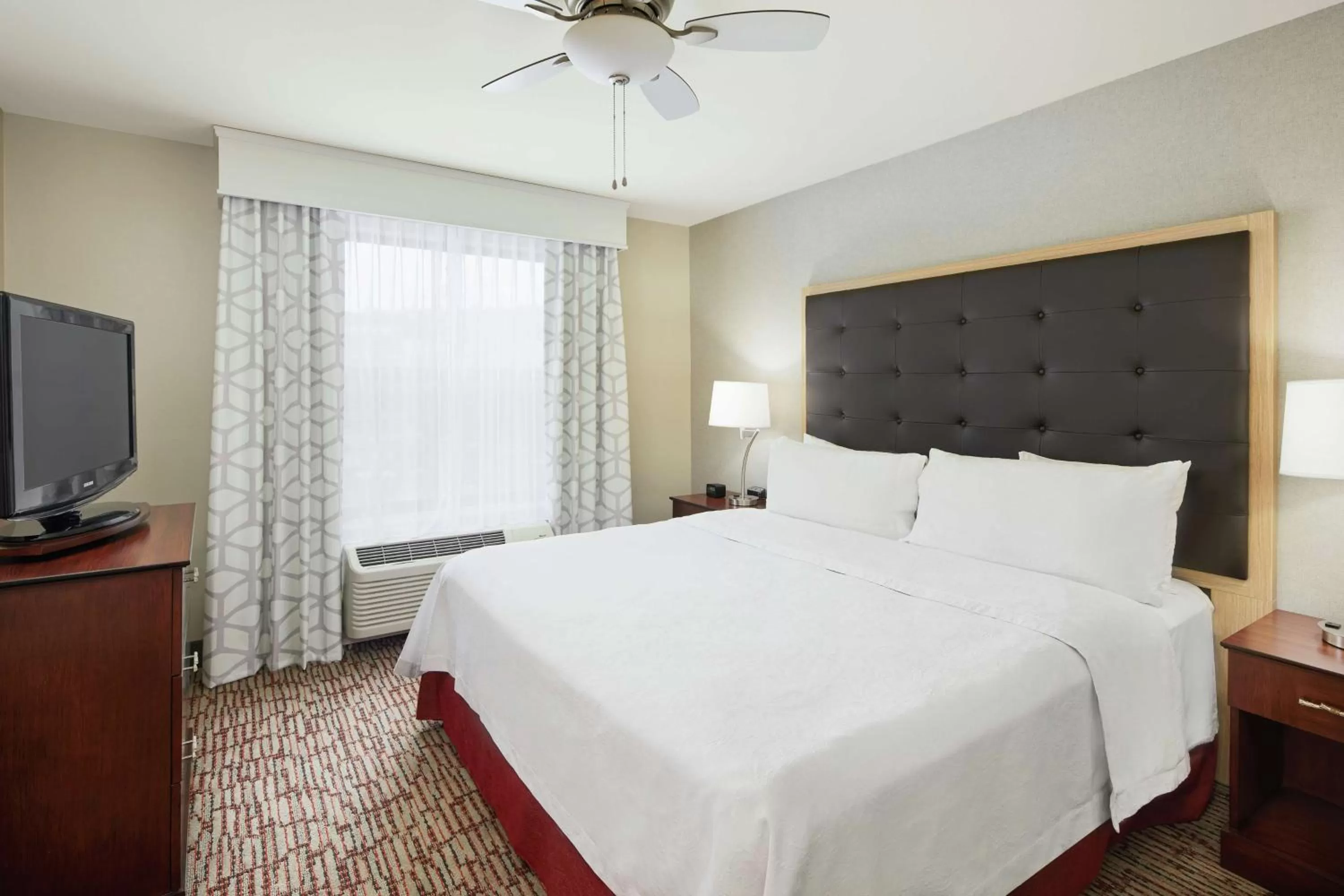 Bedroom, Bed in Homewood Suites by Hilton Columbus