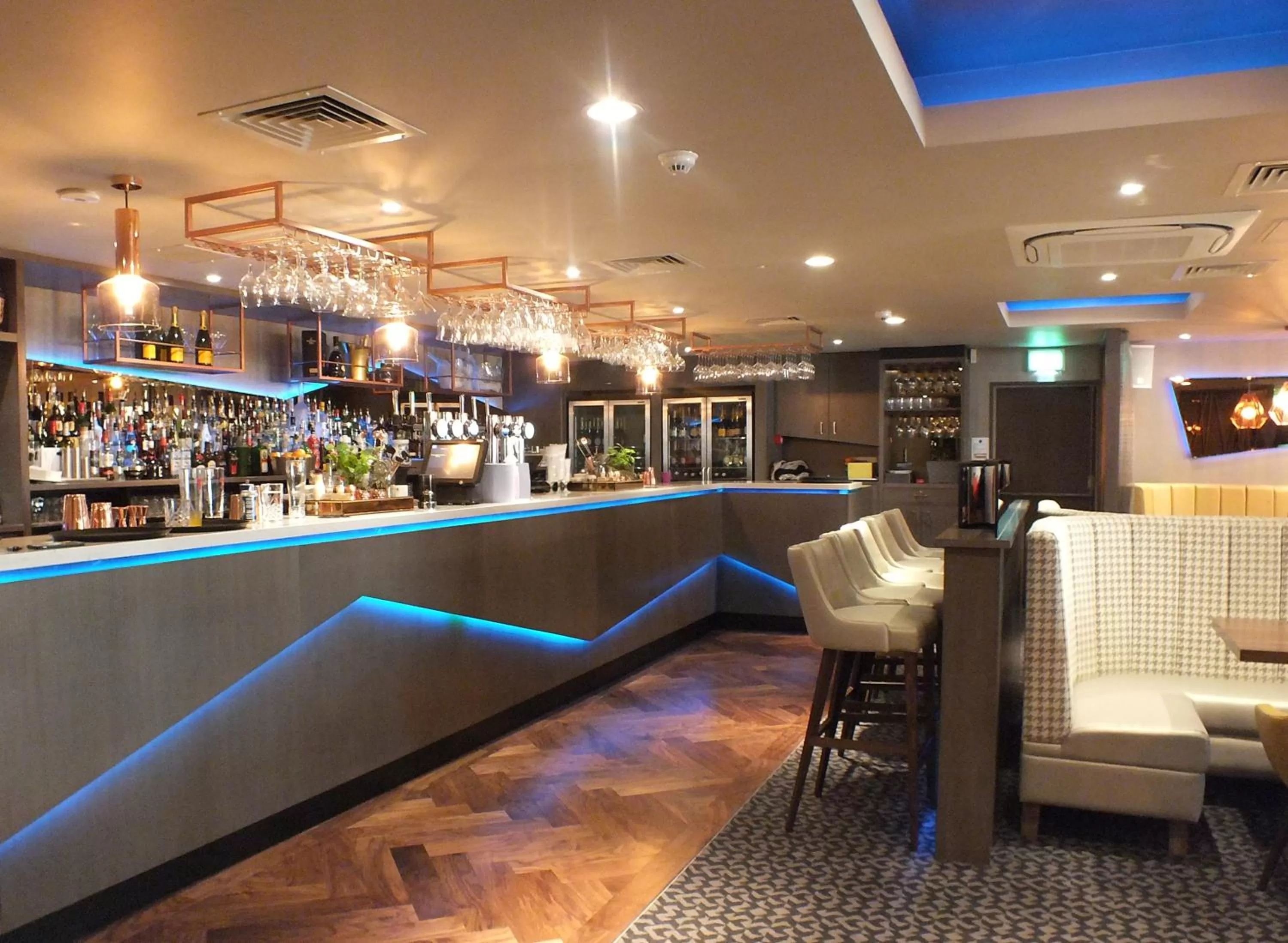 Nightclub / DJ, Lounge/Bar in Angels Hotel