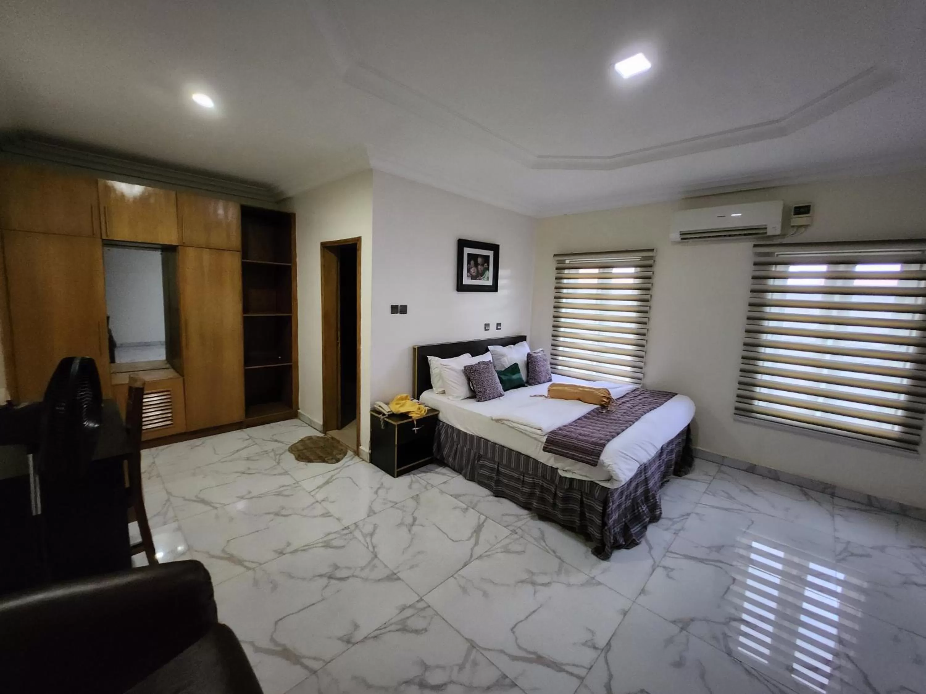 Bed in Nue-Crest Hotels & Suites