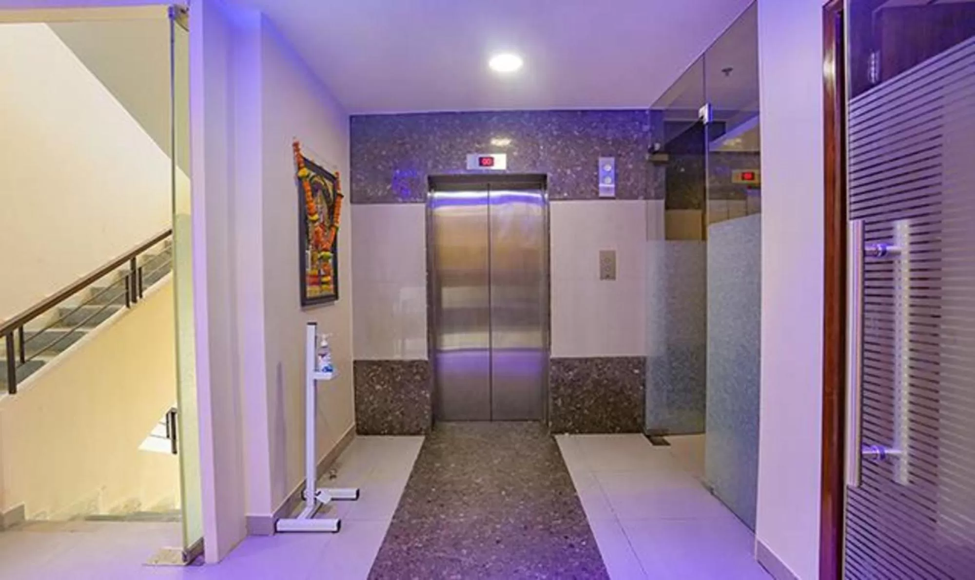 Facade/entrance, Lobby/Reception in FabHotel Royal Mumbai International Airport