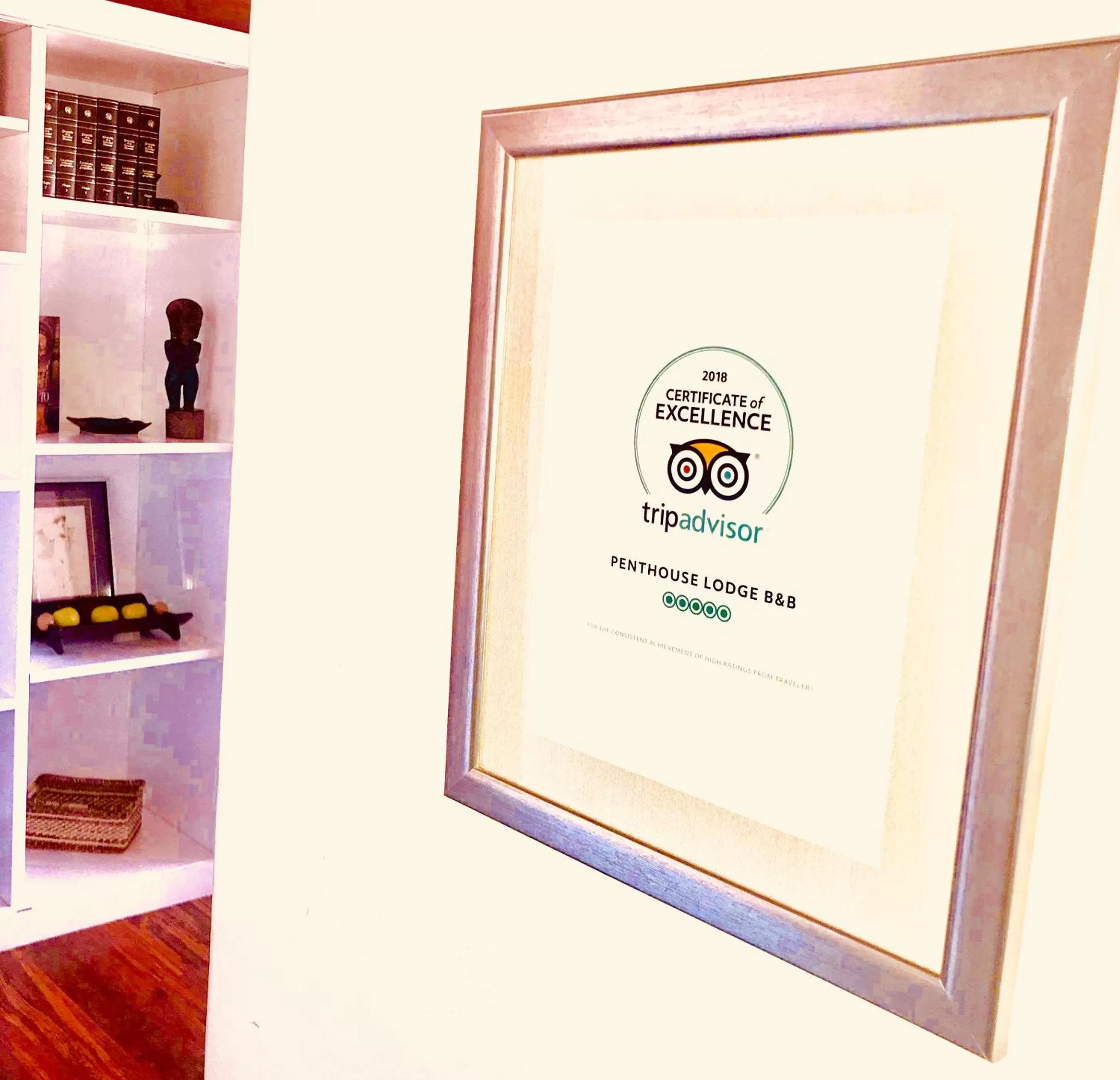 Logo/Certificate/Sign in The Penthouse Lodge