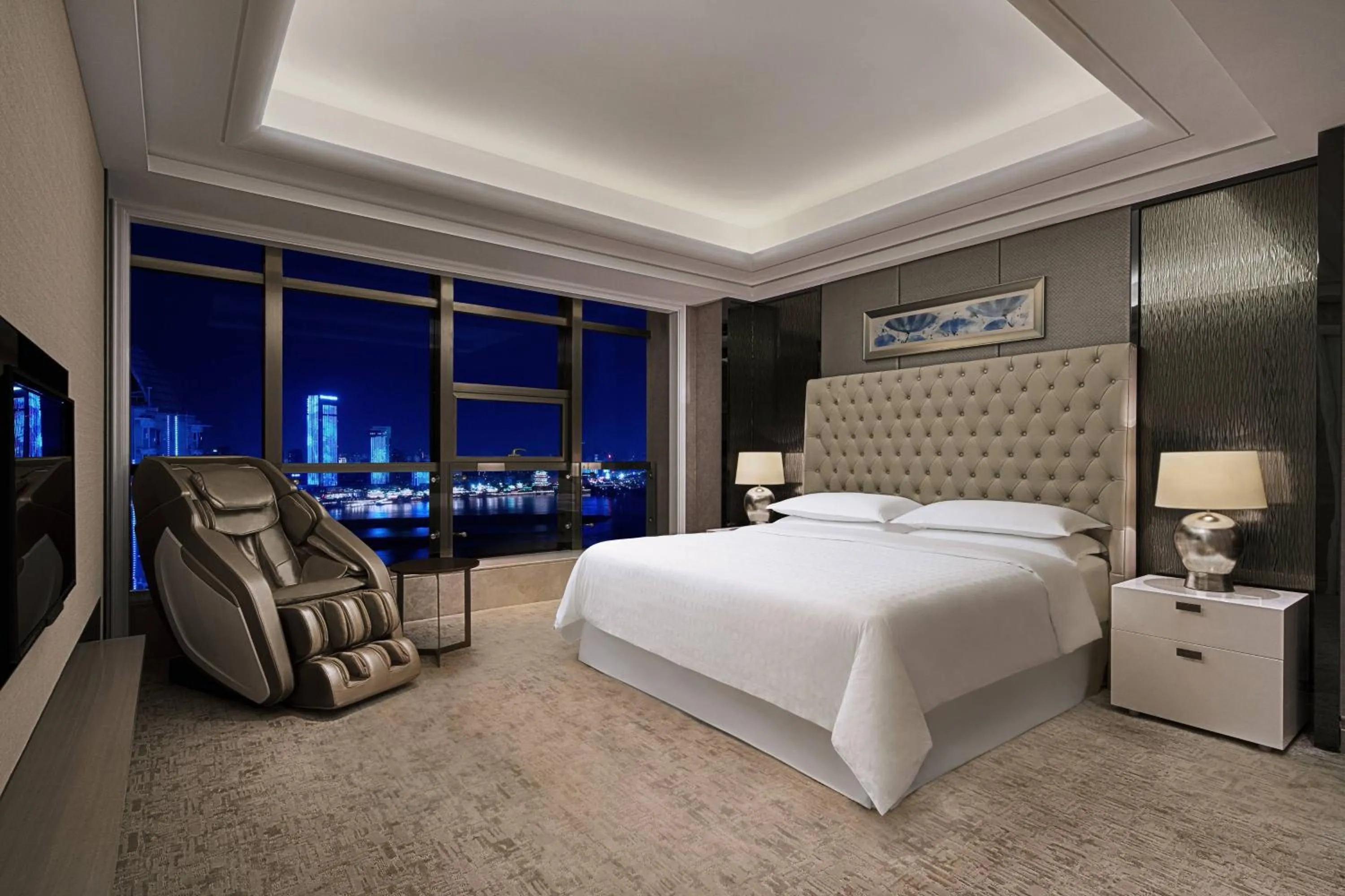 Photo of the whole room, Bed in Sheraton Nanchang Hotel