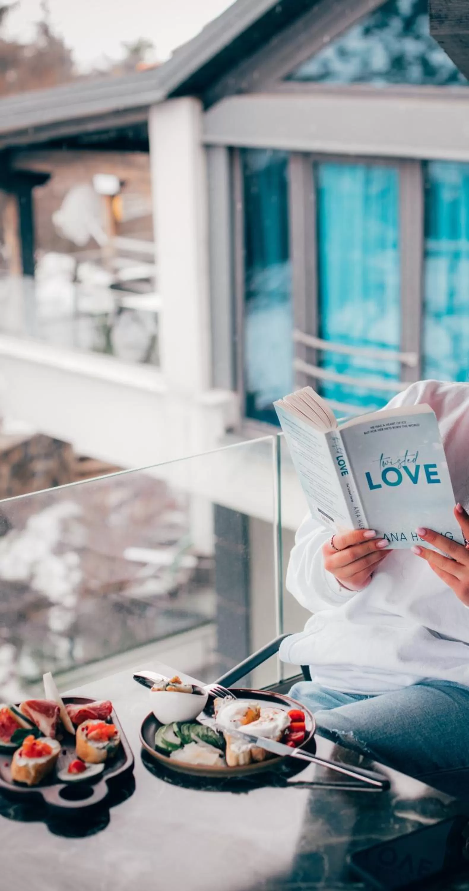 Day in Dim's Hotel & Restaurant