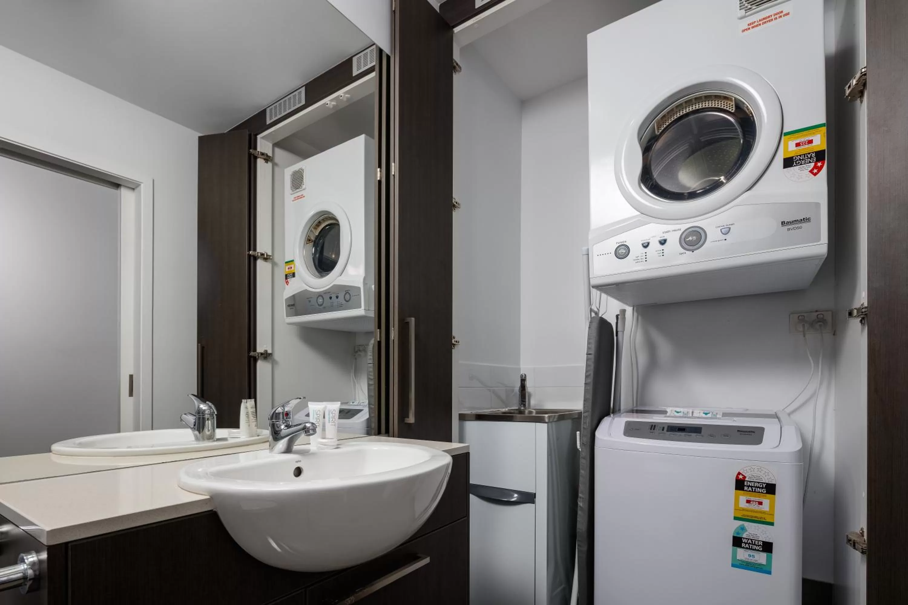 Area and facilities in Central Kensington Apartments