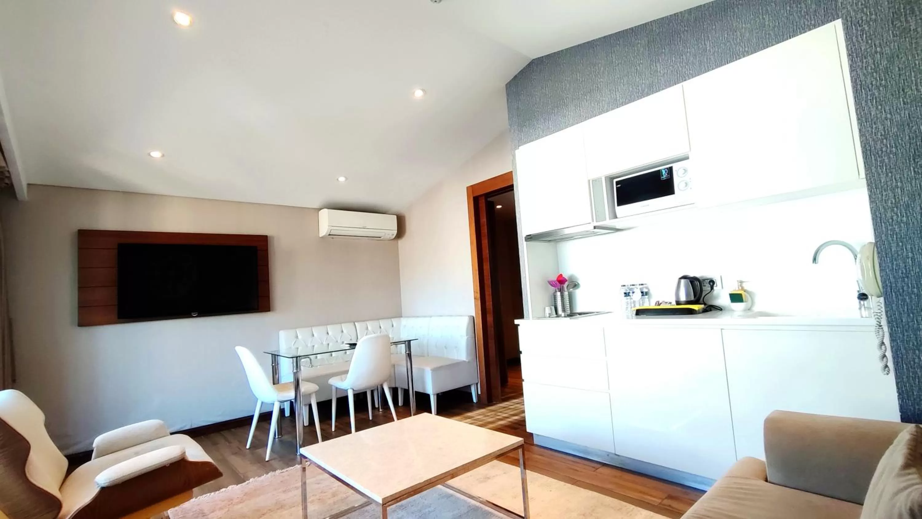 TV and multimedia in Old Port Hotel