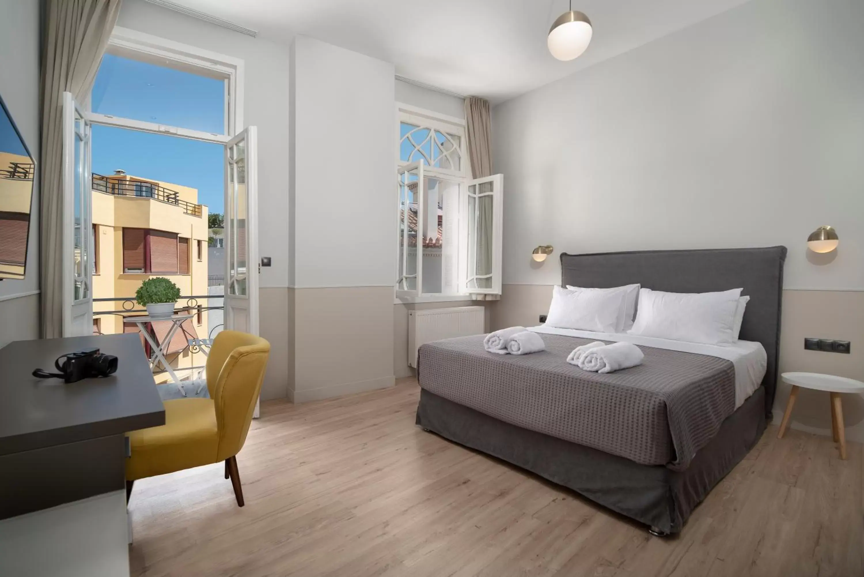 Executive Suite with Balcony in Plaka Arch Suites Executive Suite with Balcony in Plaka Arch Suites