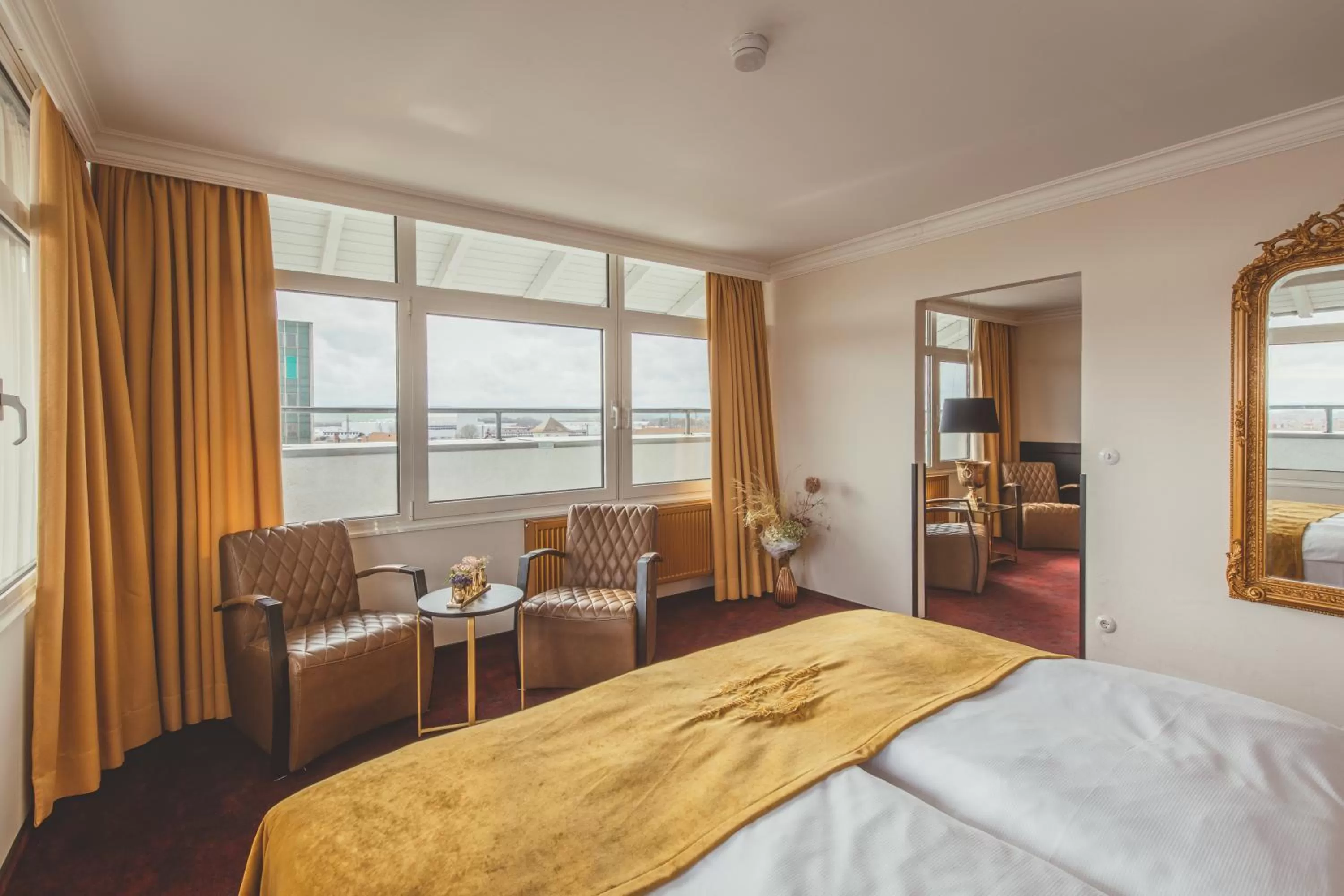 Photo of the whole room, Bed in Nordhäuser Fürstenhof & TinySky-Resort