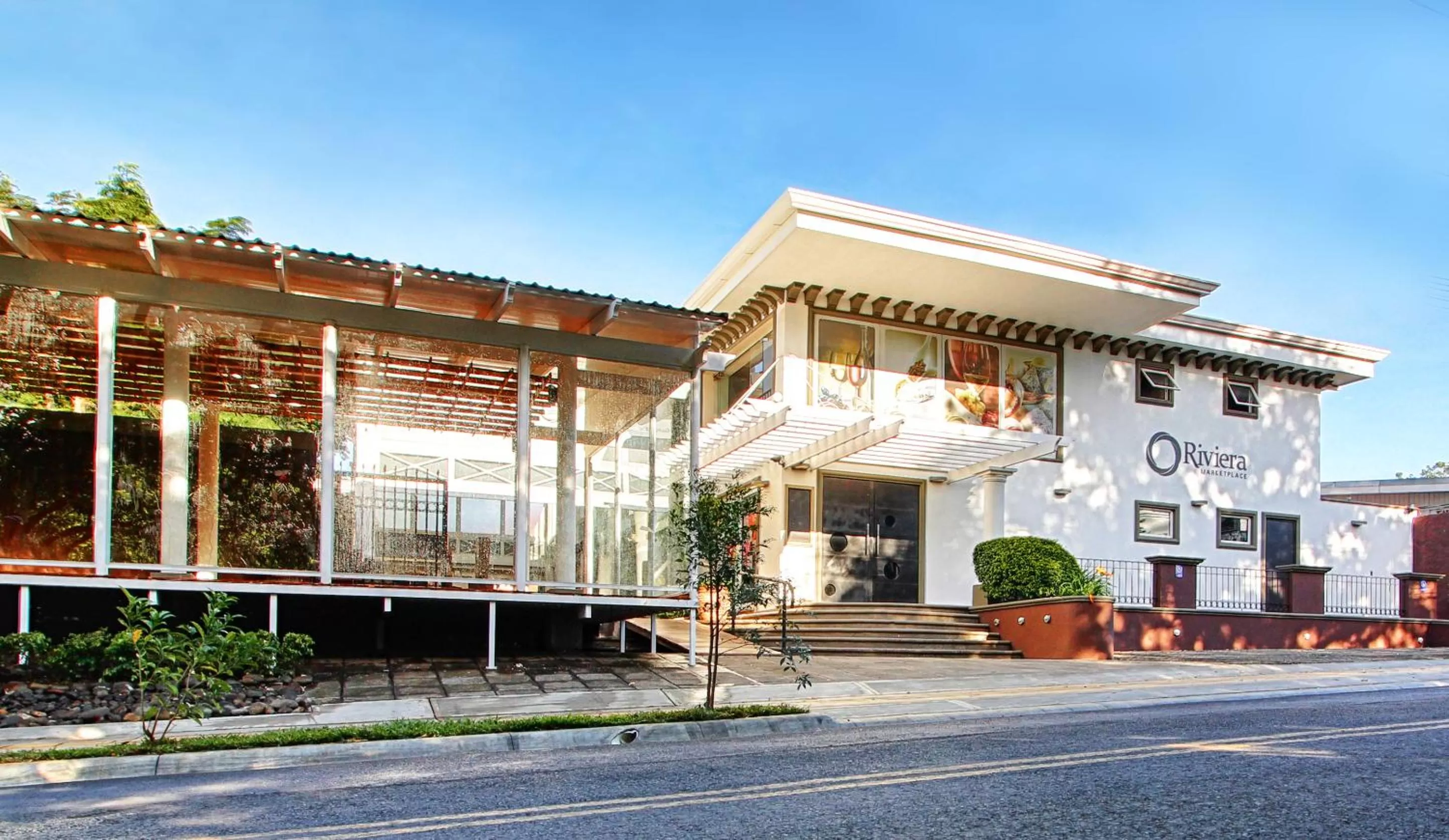 Facade/entrance in La Riviera Hotel