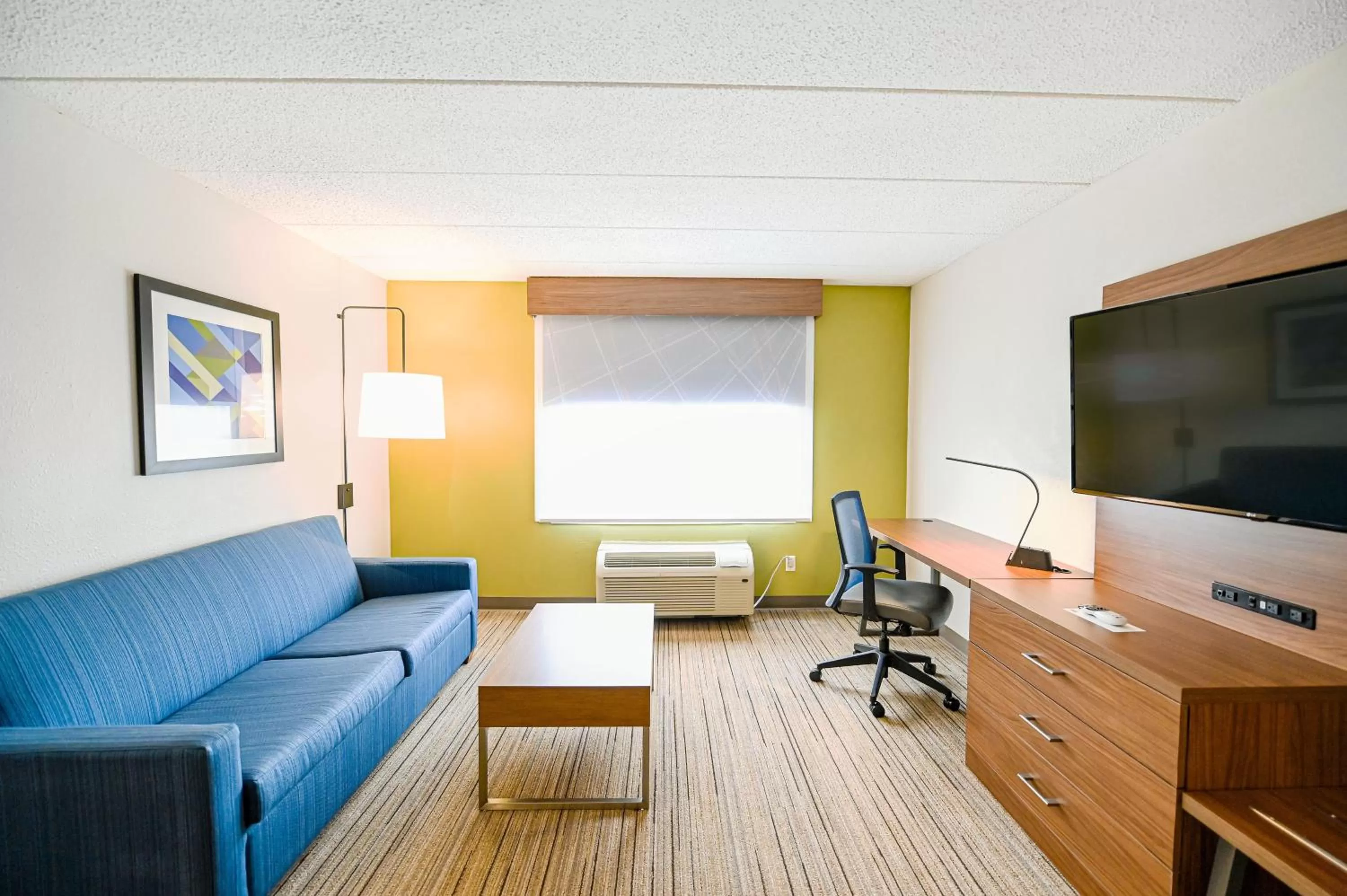 Photo of the whole room in Holiday Inn Express Richmond Airport by IHG