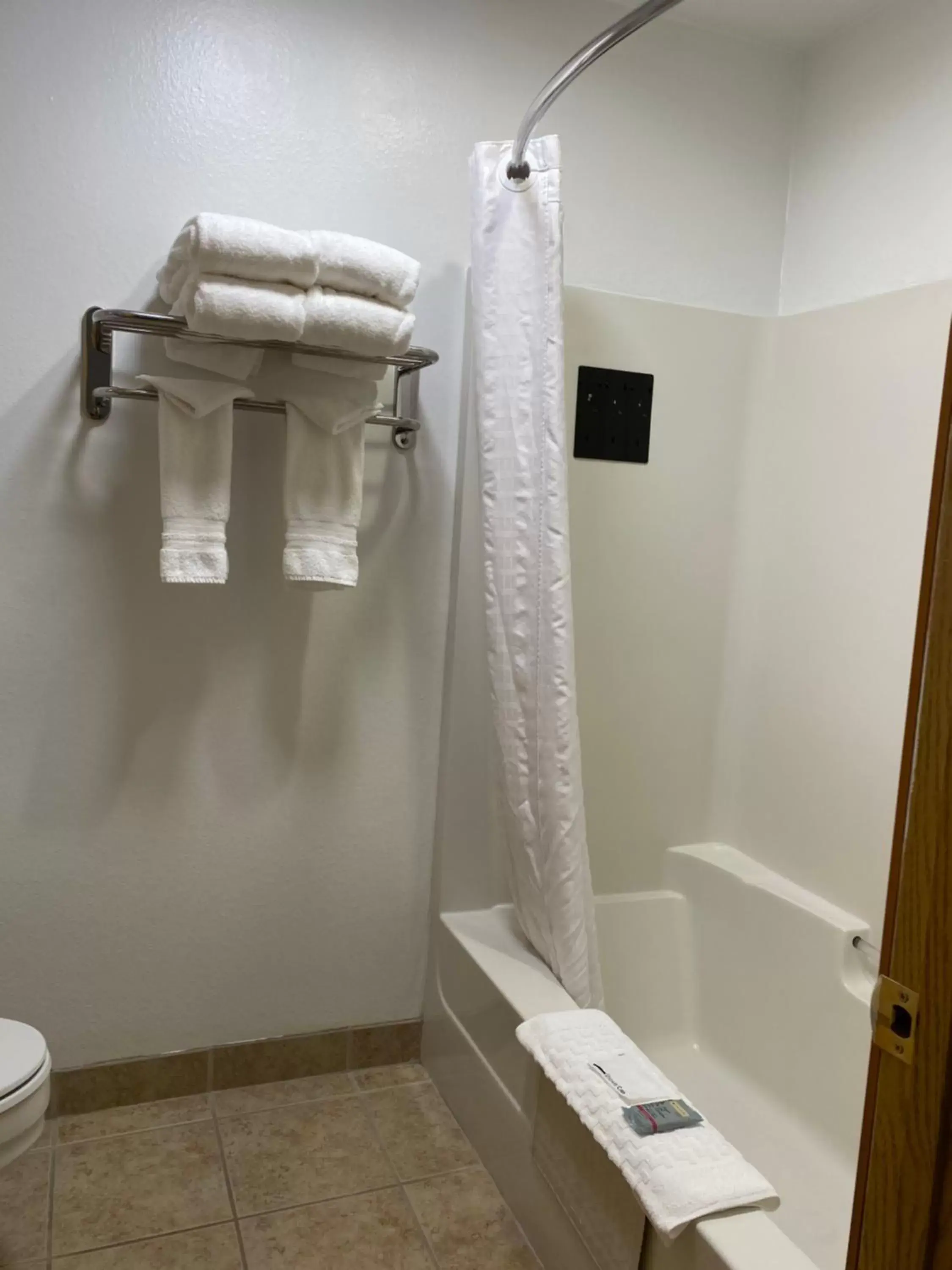 King Suite - Non-Smoking in Wingate by Wyndham Mount Vernon King Suite - Non-Smoking in Wingate by Wyndham Mount Vernon