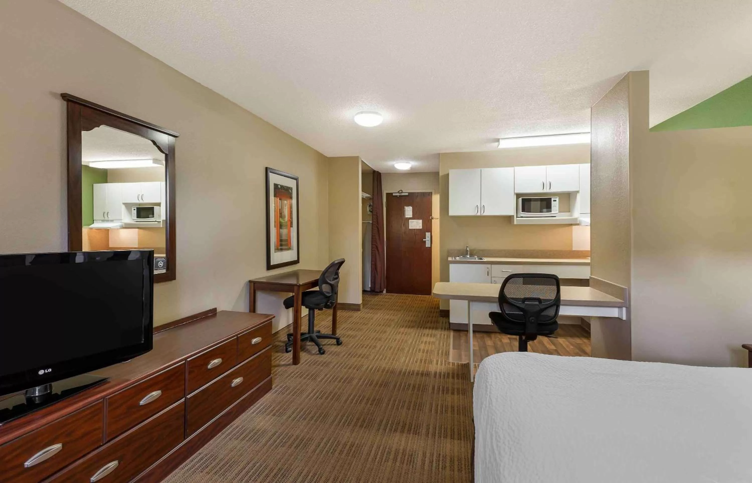 Bedroom, Bed in Extended Stay America Suites - Akron - Copley - East