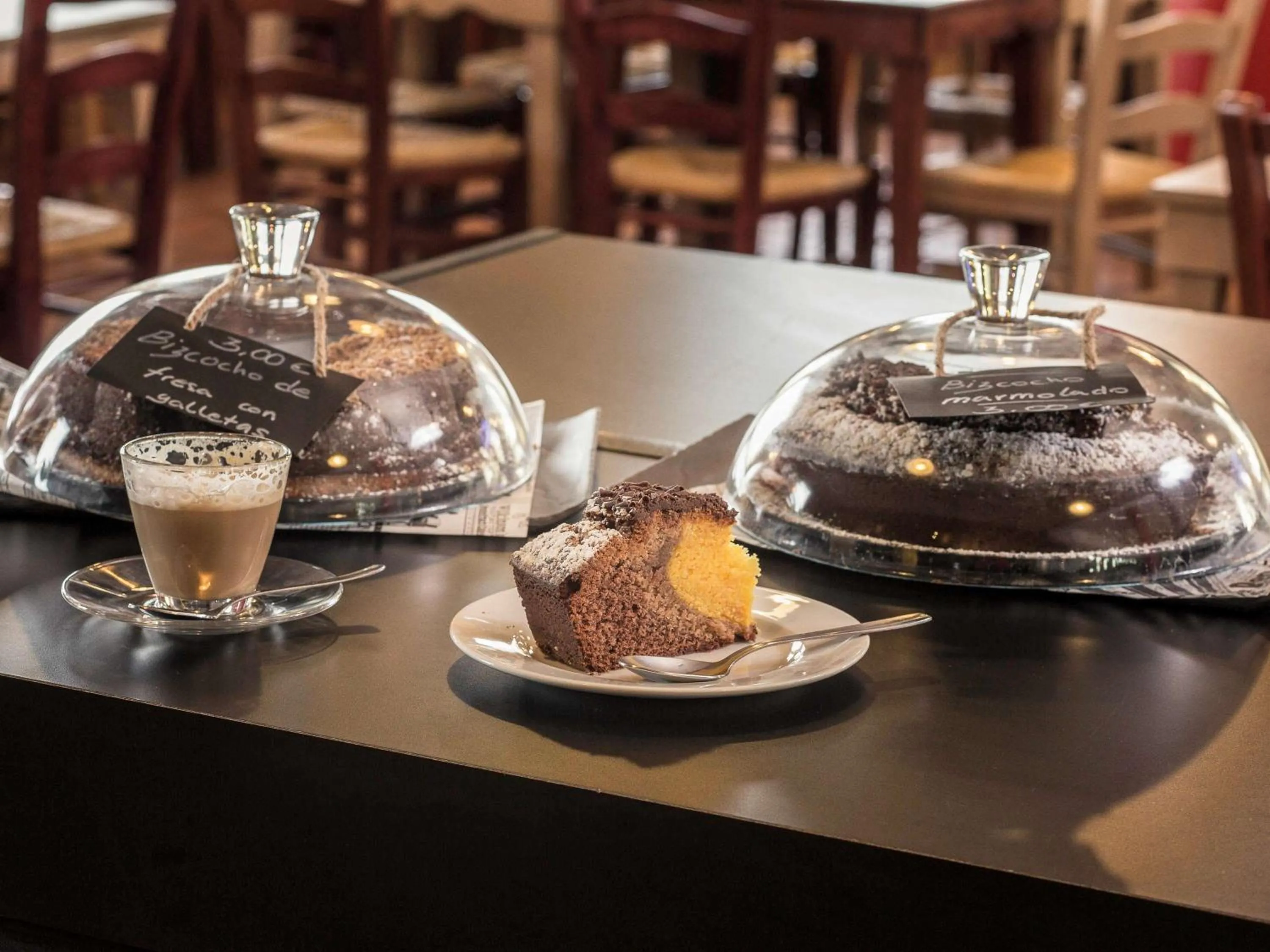 Lounge or bar in Ibis Madrid Getafe