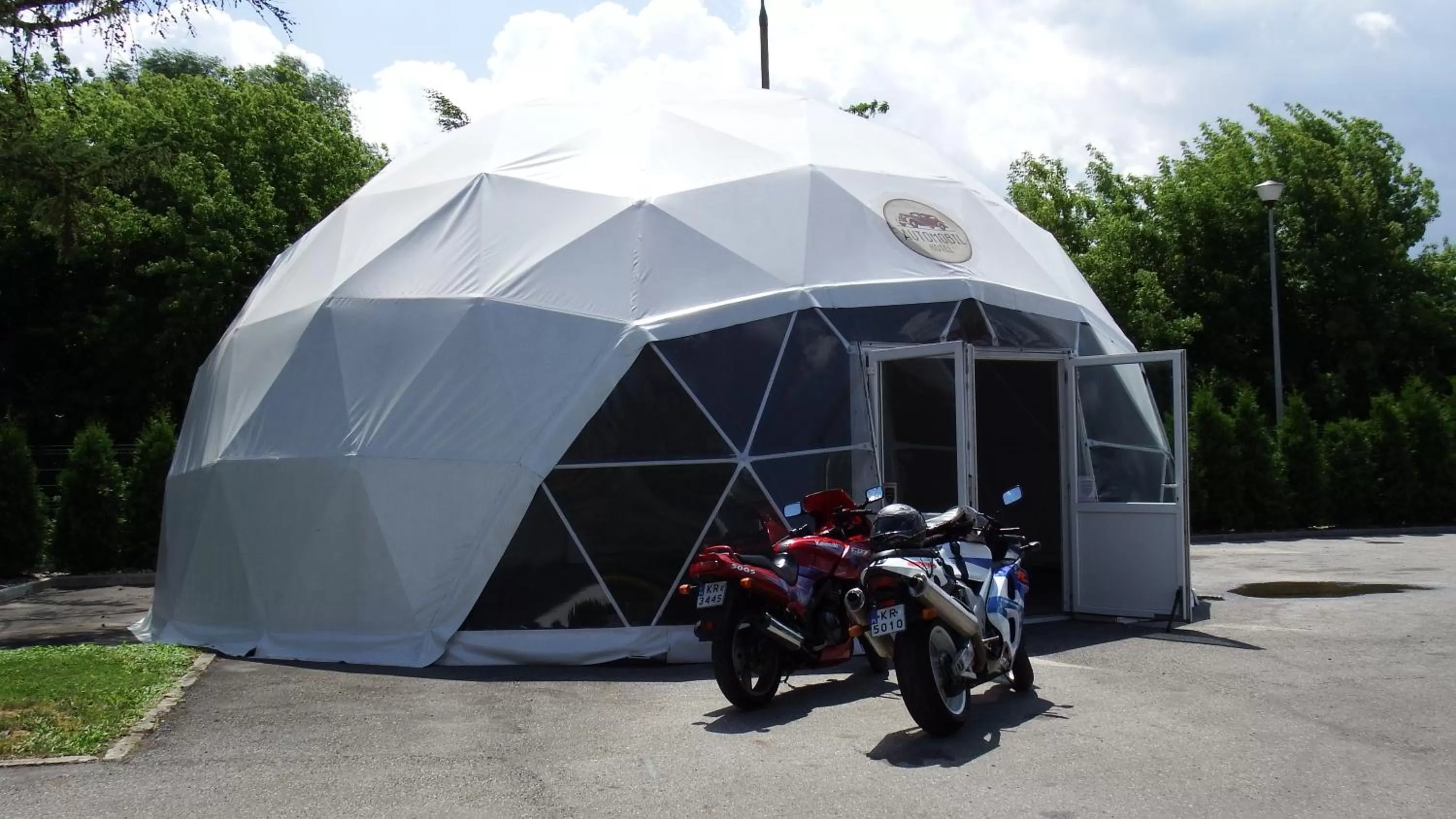 Area and facilities in Automobil Hotel