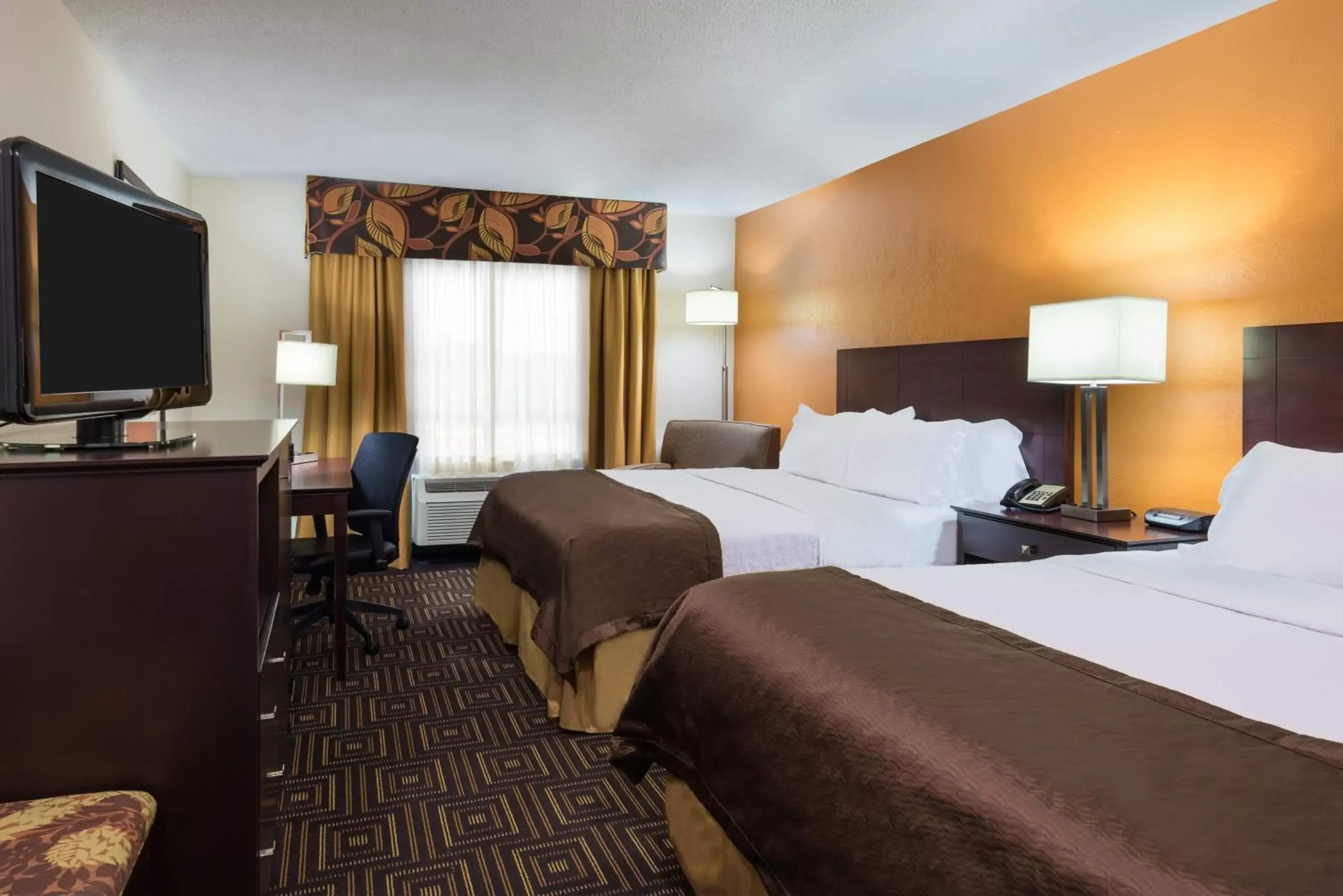 Queen Room with Two Queen Beds - Hearing Accessible/Non-Smoking in Holiday Inn Knoxville West - Cedar Bluff, an IHG Hotel Queen Room with Two Queen Beds - Hearing Accessible/Non-Smoking in Holiday Inn Knoxville West - Cedar Bluff, an IHG Hotel
