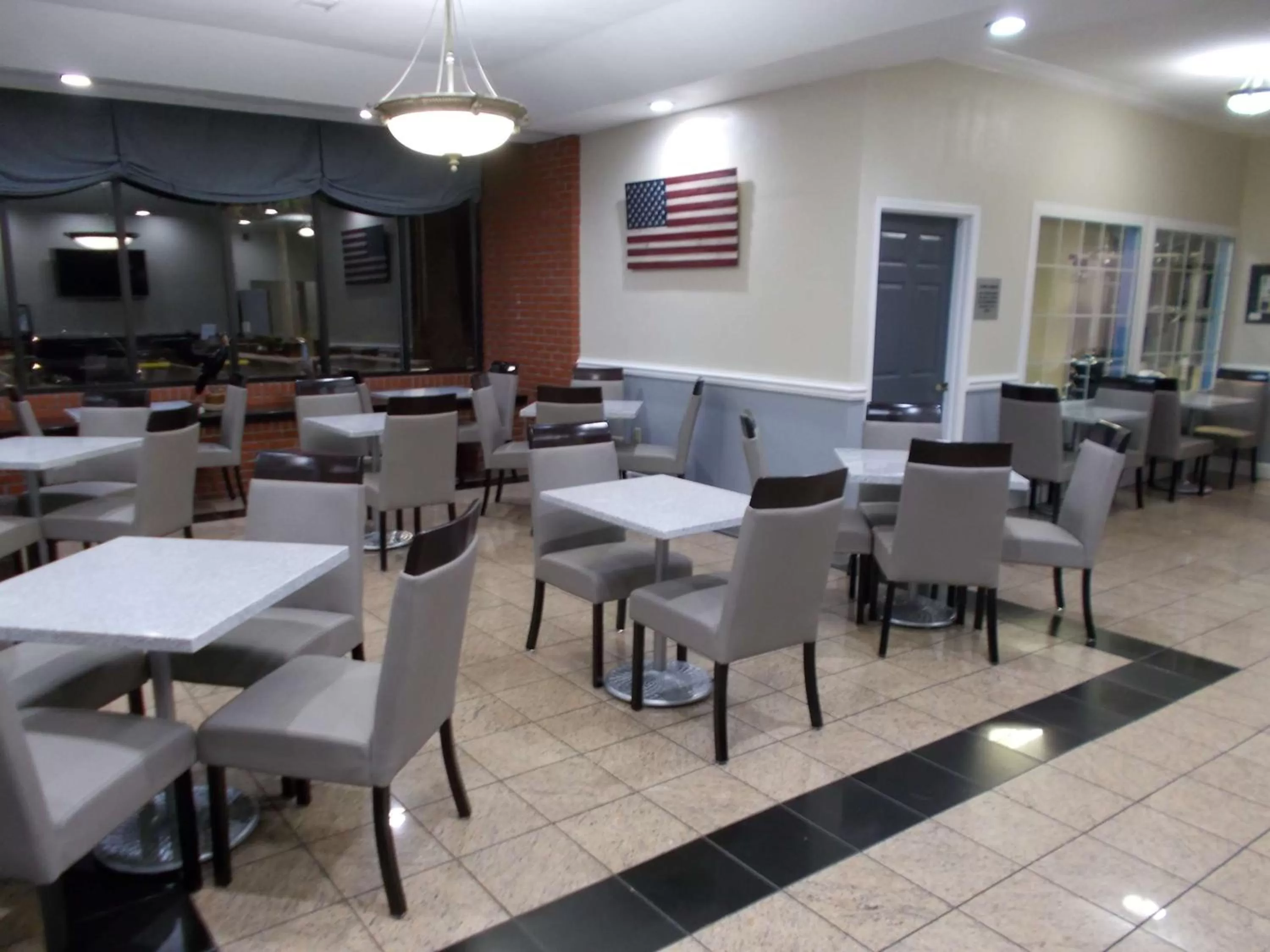 Restaurant/places to eat in SureStay Plus Hotel by Best Western St Marys Cumberland