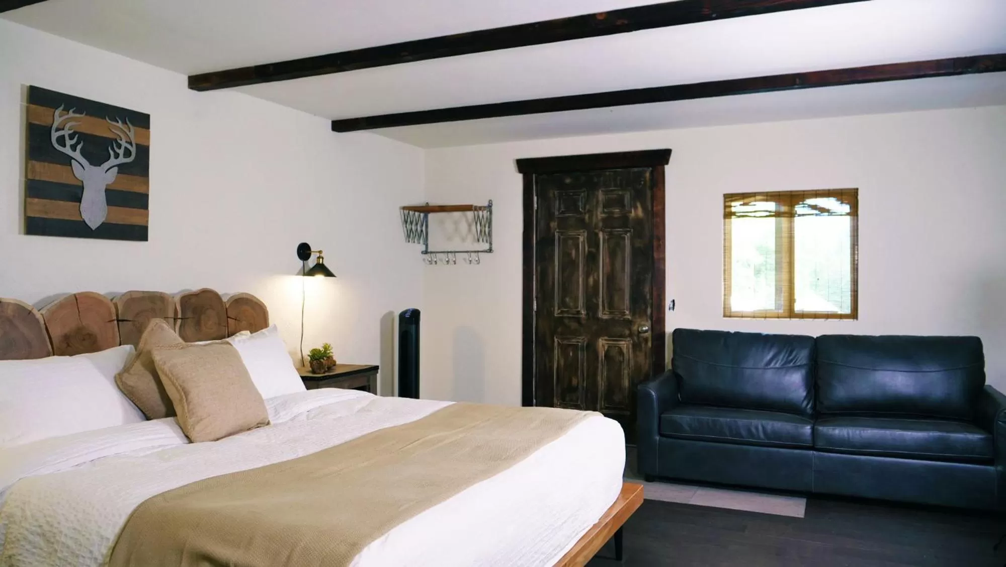 Photo of the whole room, Bed in Paradise Village