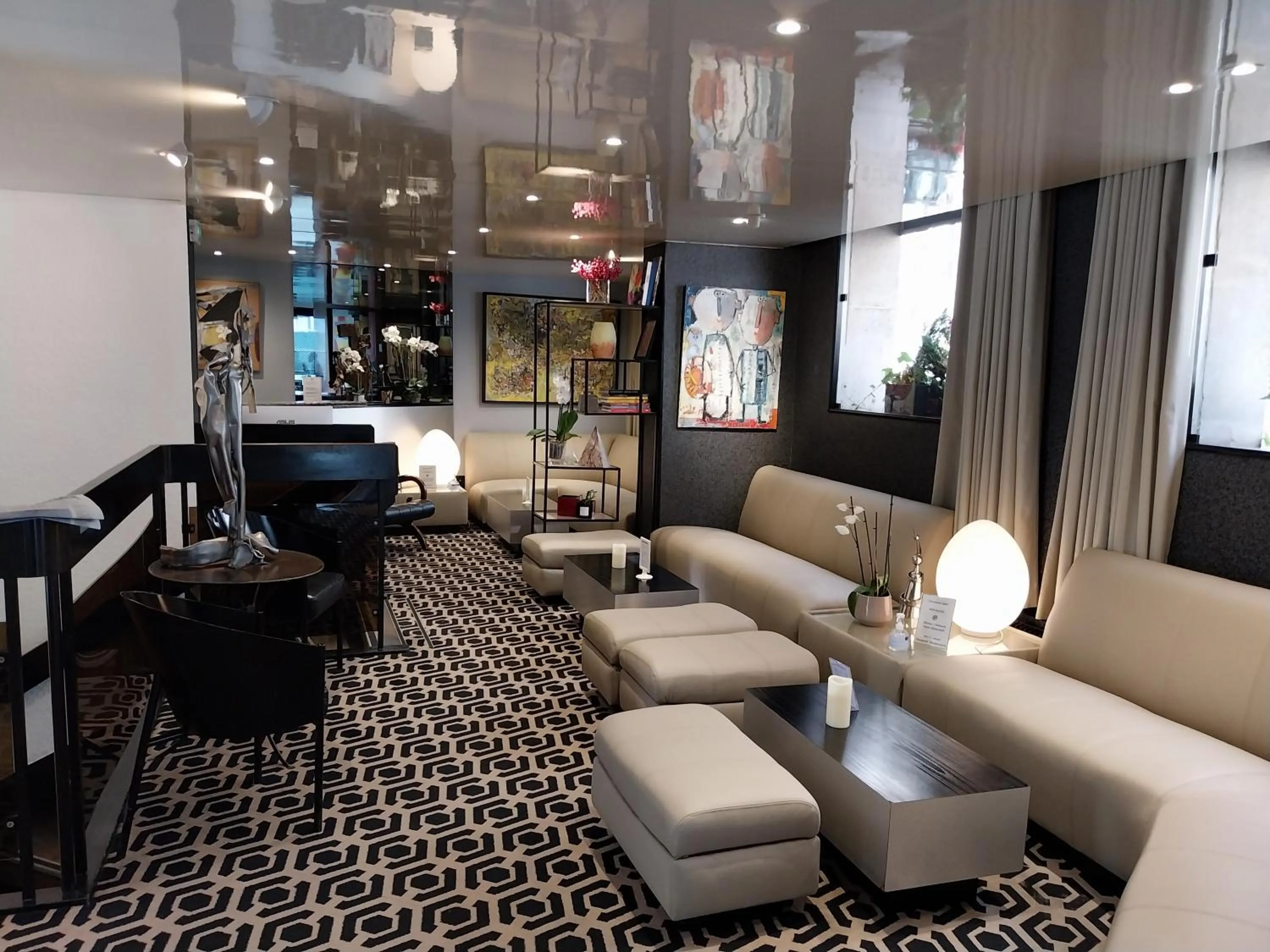 Lobby or reception in HOTEL ALISON