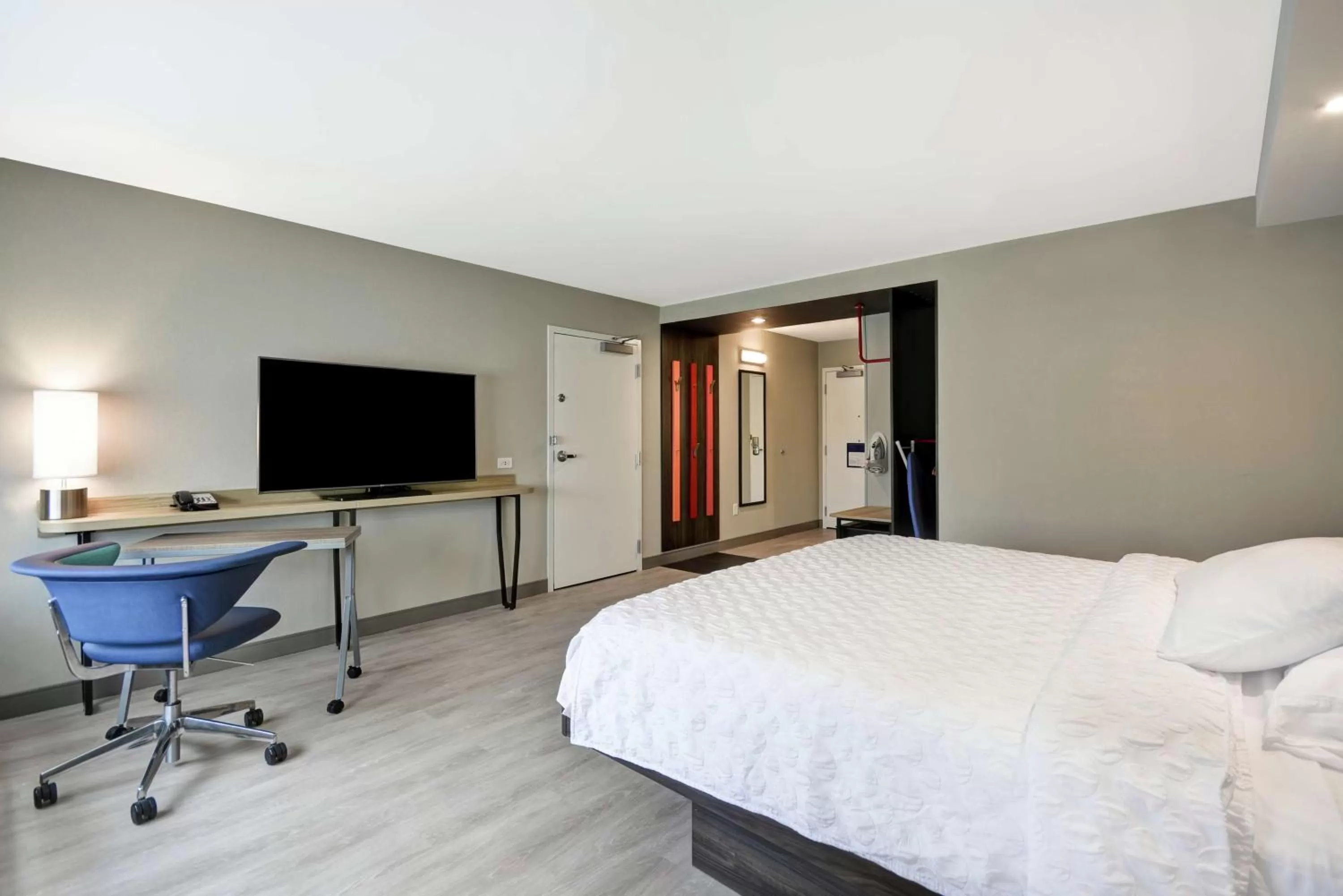 Bedroom, Bed in Tru By Hilton Chicopee Springfield