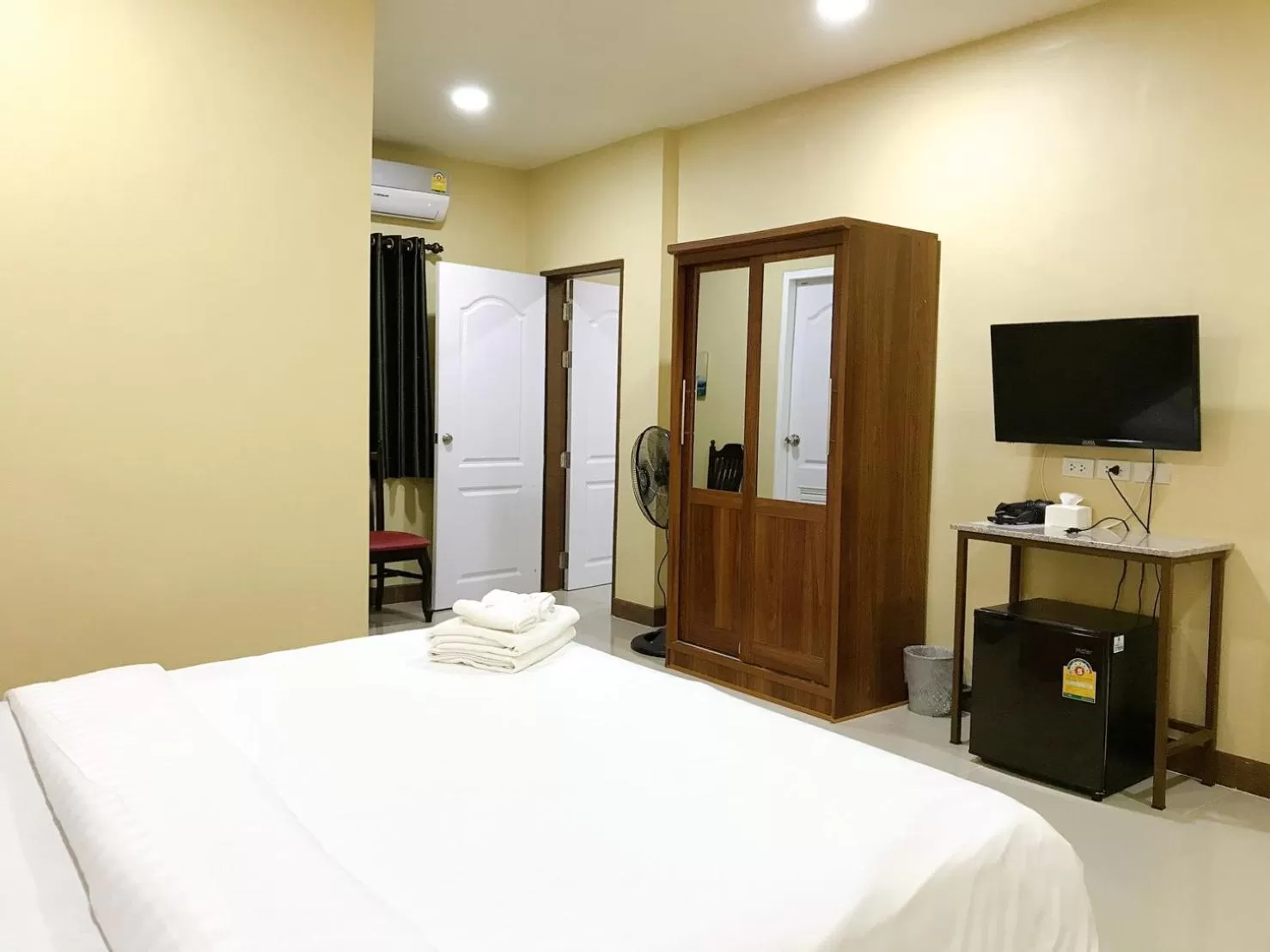 Photo of the whole room, Bed in SK Resort Pattaya