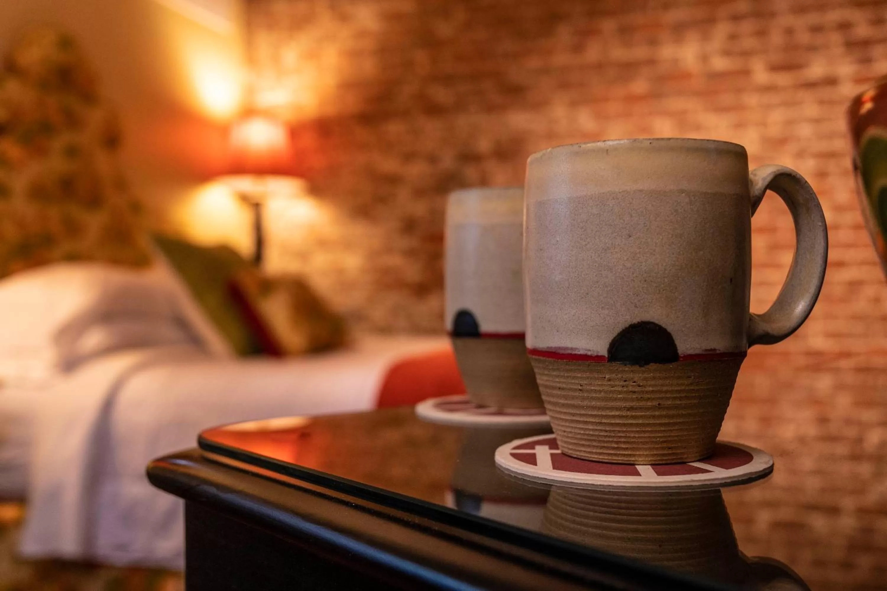 Coffee/tea facilities, Bed in Hotel Broad Ripple